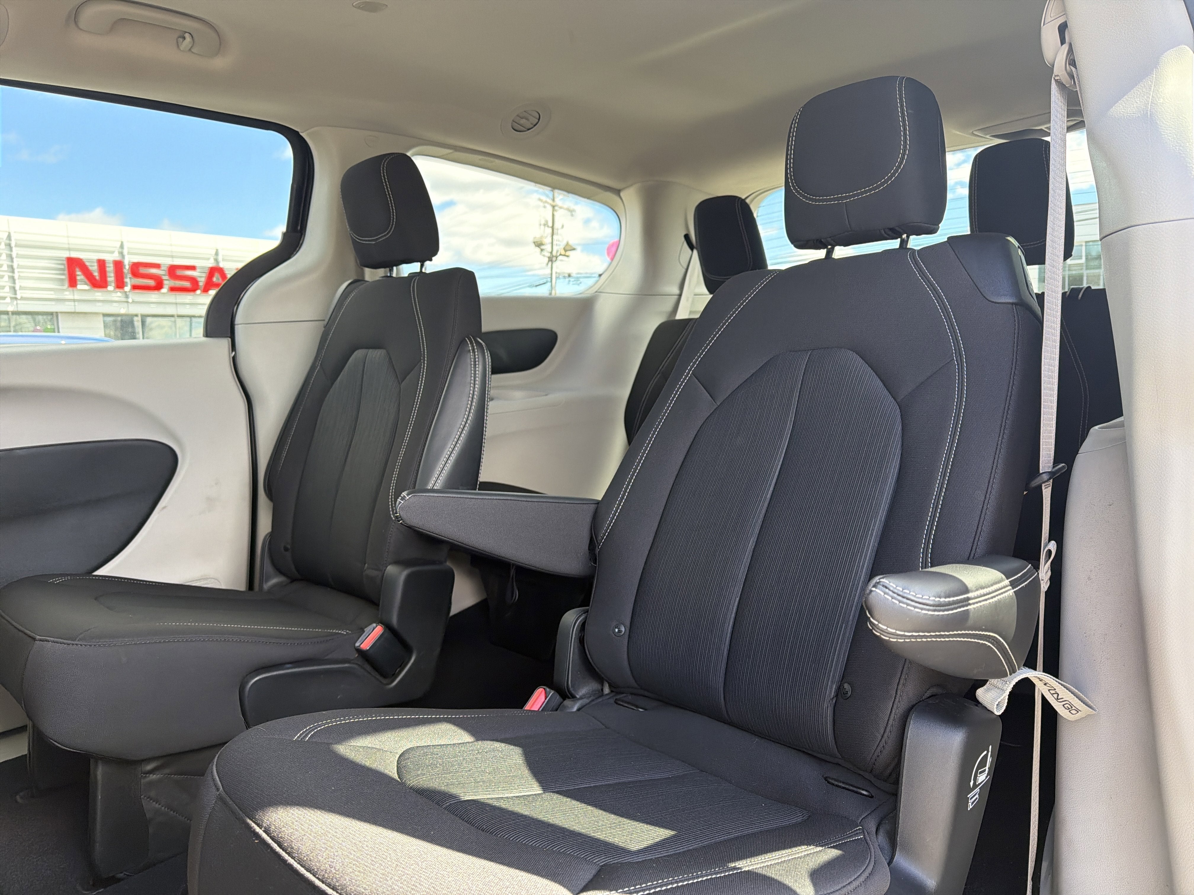 2022 Chrysler Voyager LX