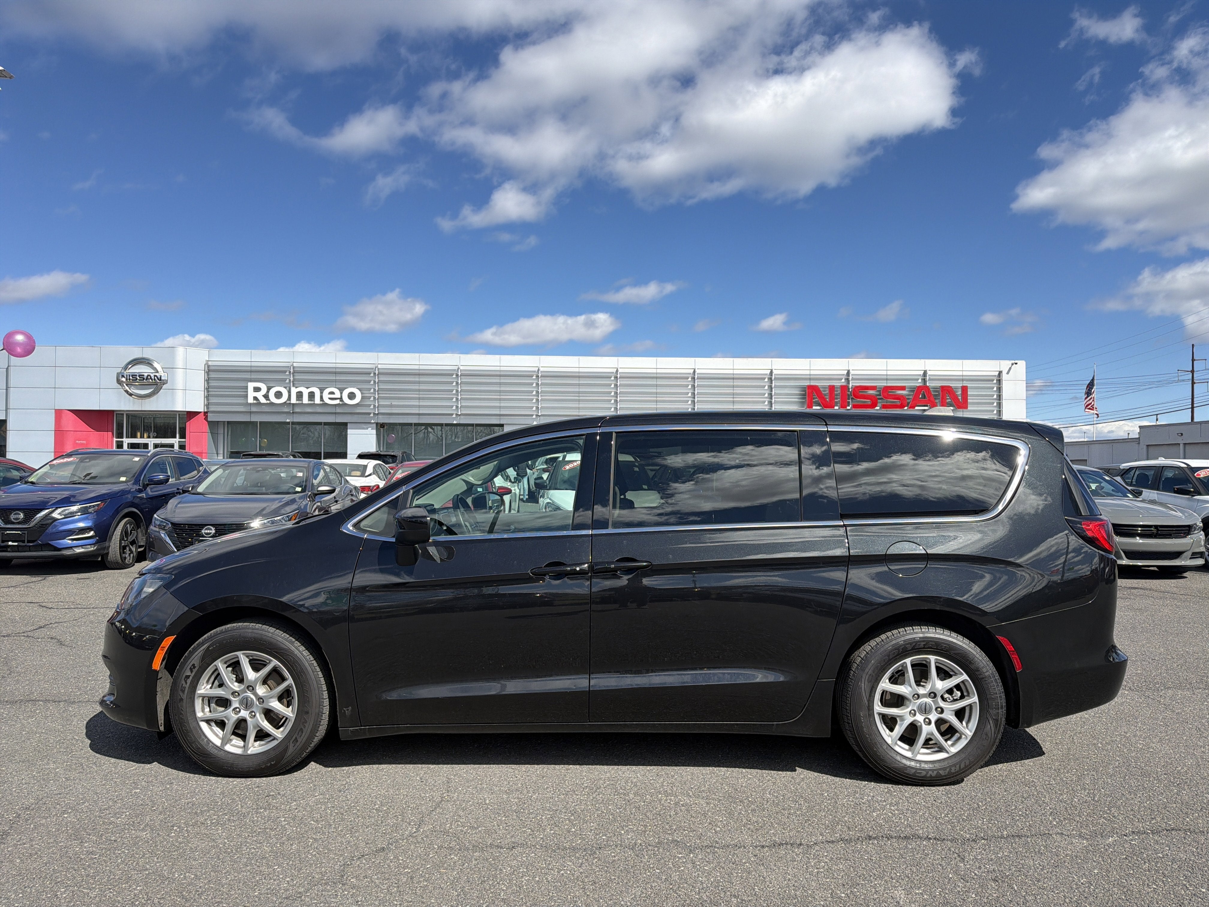 2022 Chrysler Voyager LX