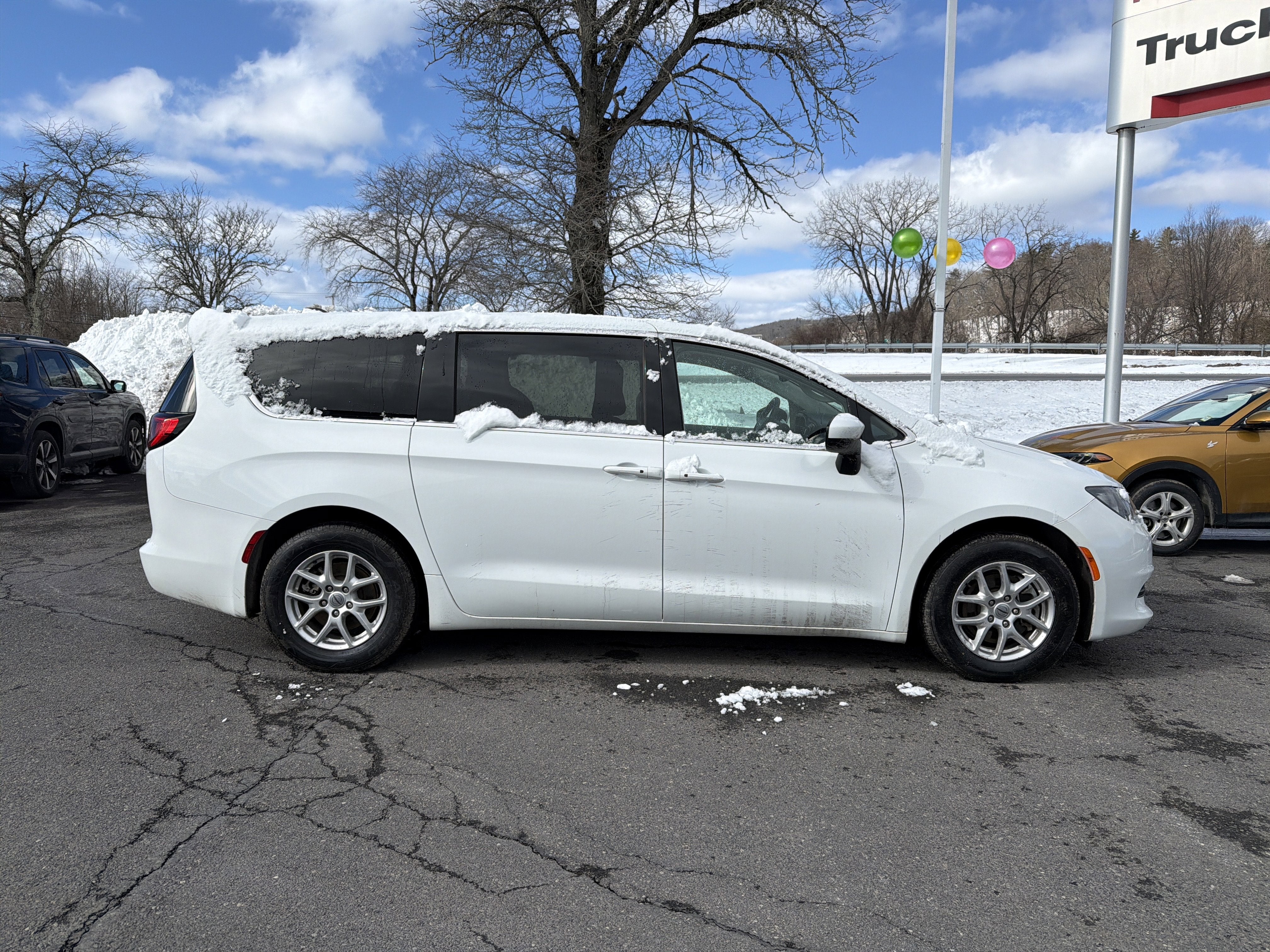 2023 Chrysler Voyager LX