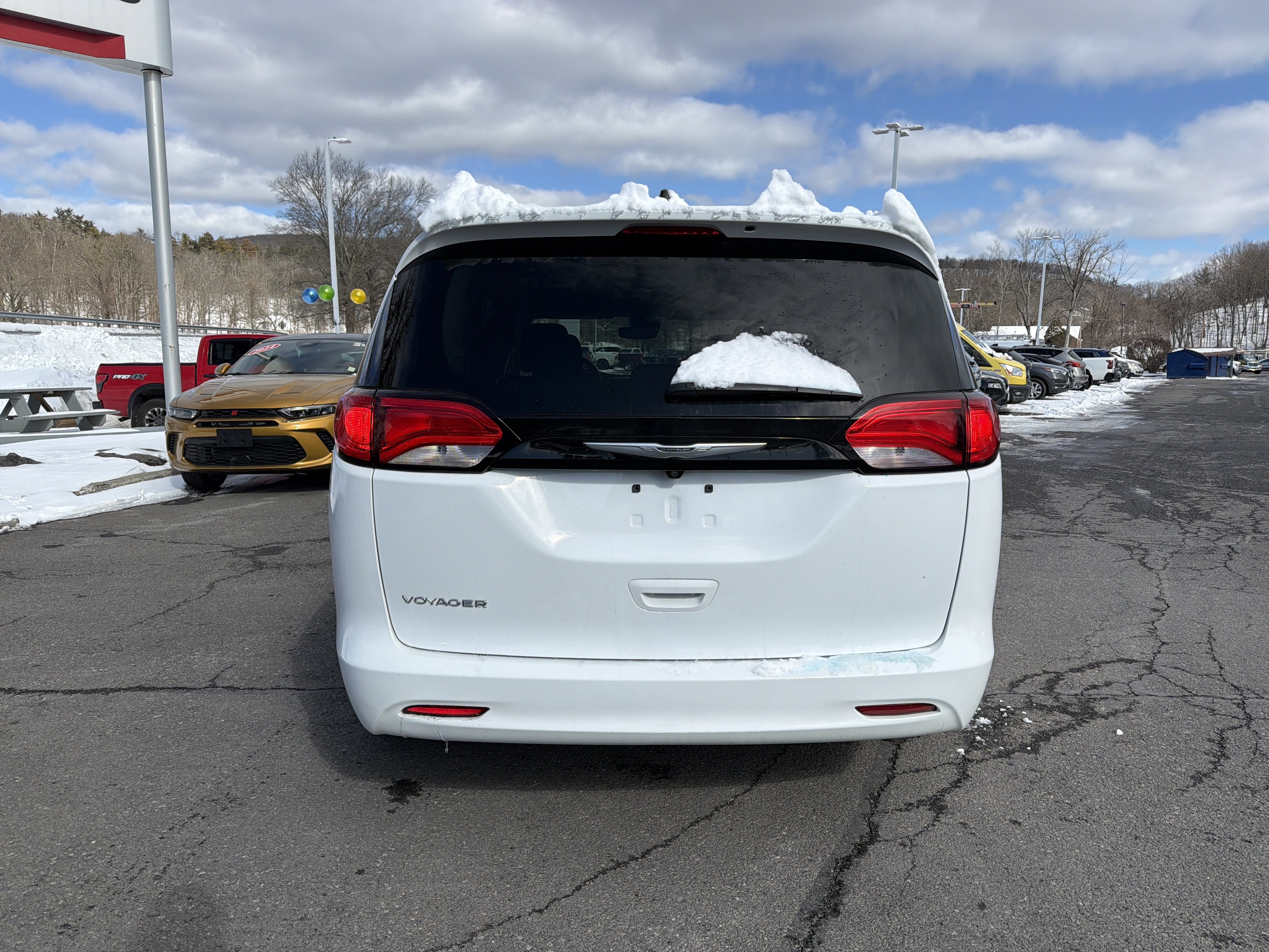2023 Chrysler Voyager LX