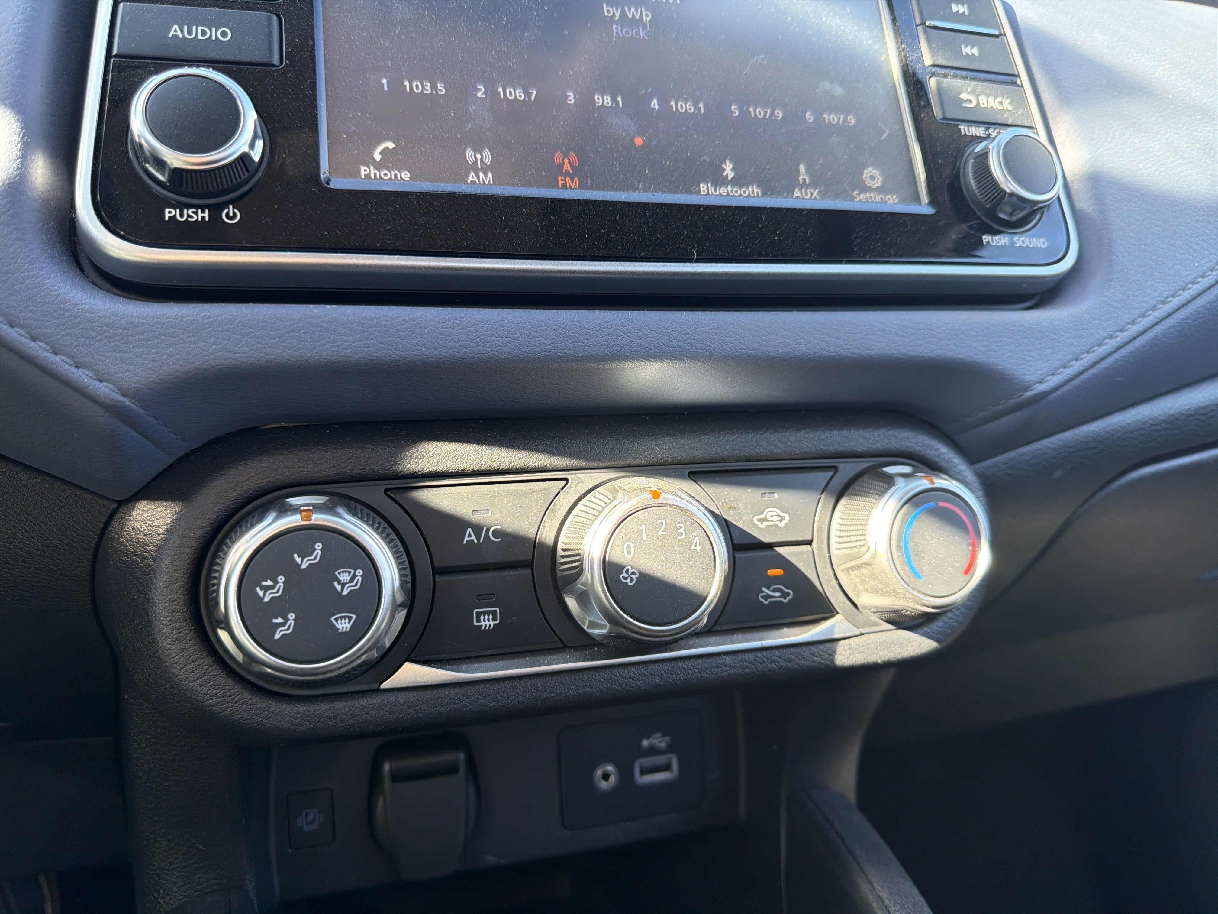 2024 Nissan Versa 1.6 SV