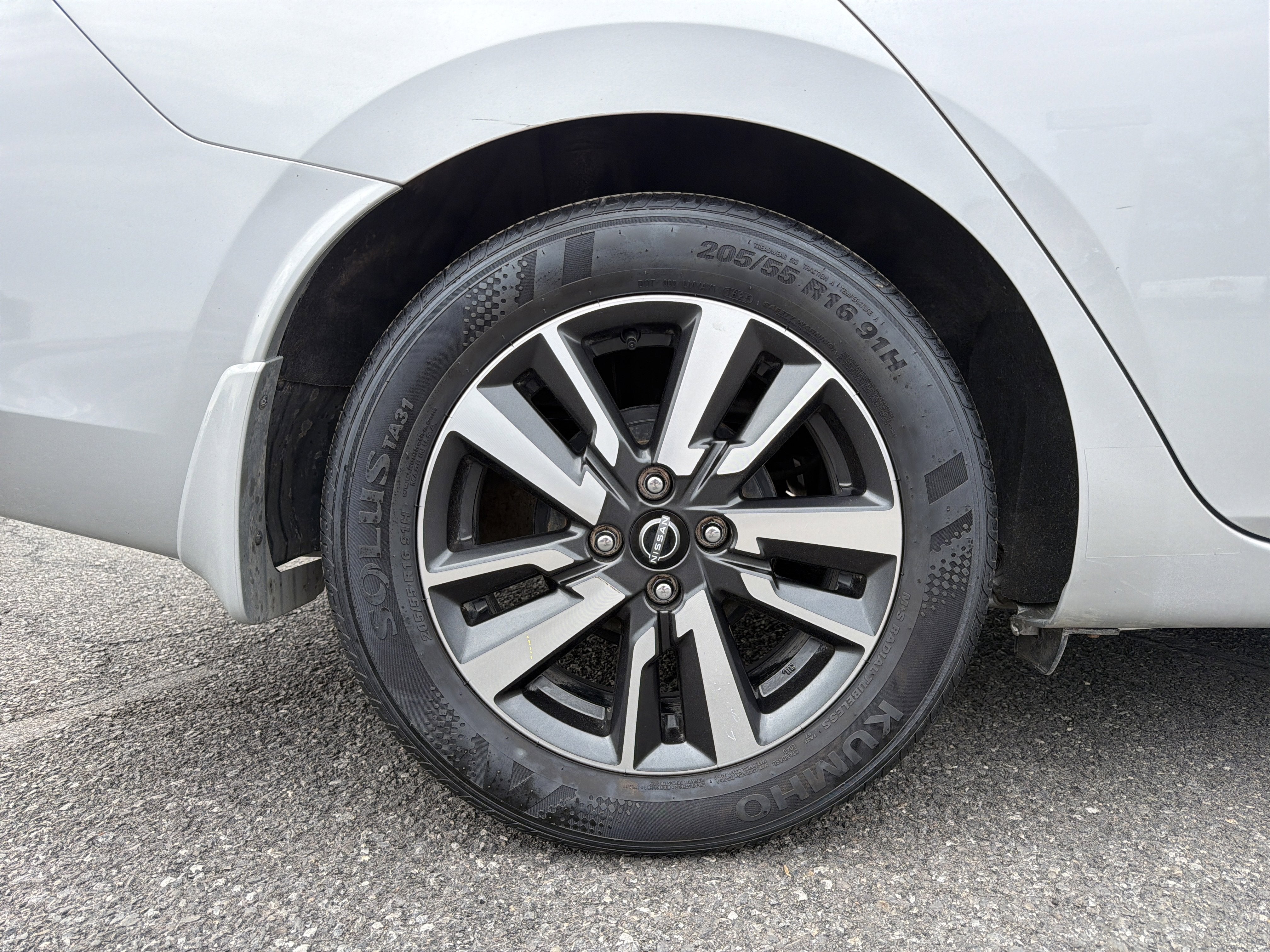 2025 Nissan Versa 1.6 SV