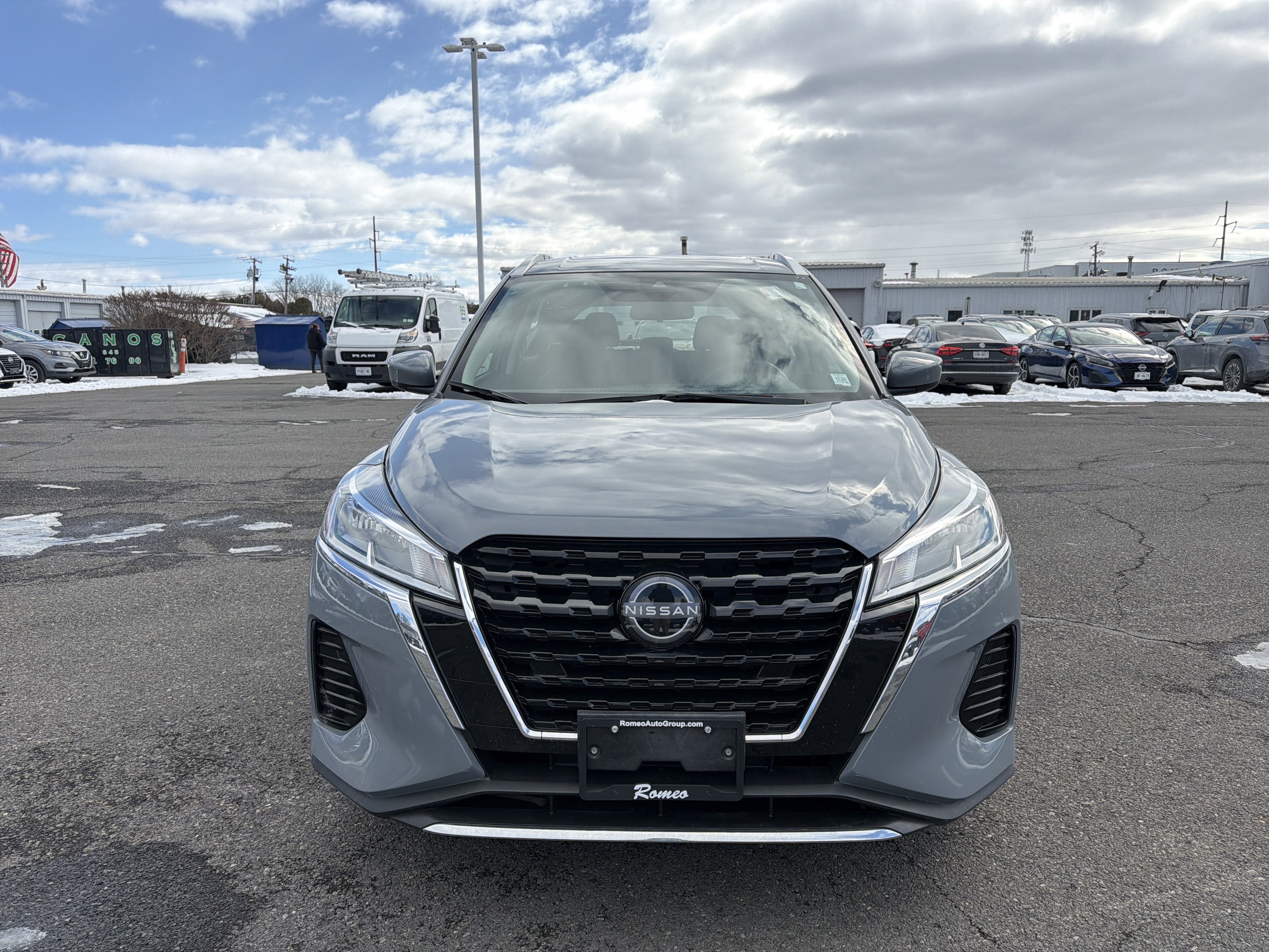 2023 Nissan Kicks SV