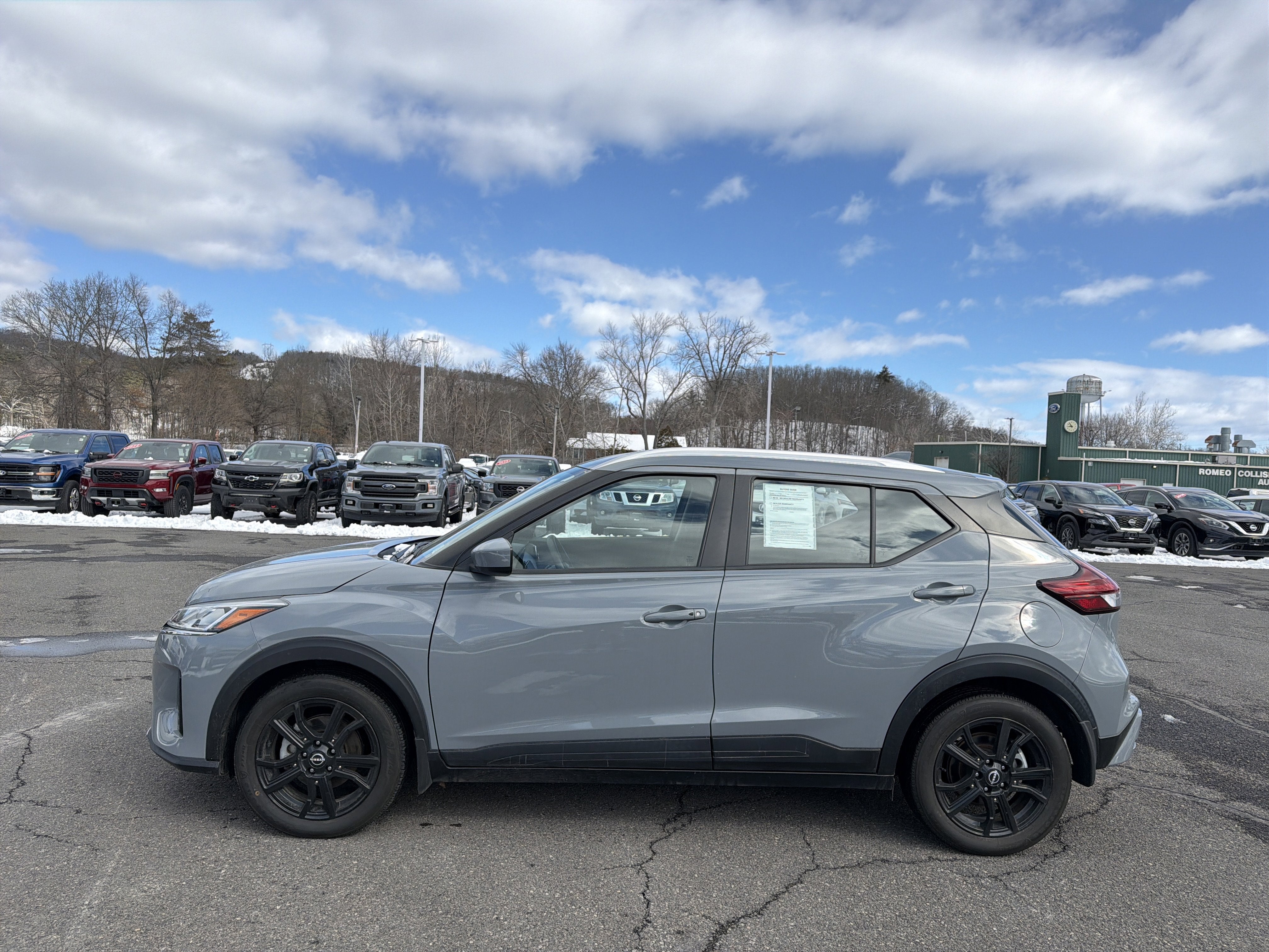 2023 Nissan Kicks SV