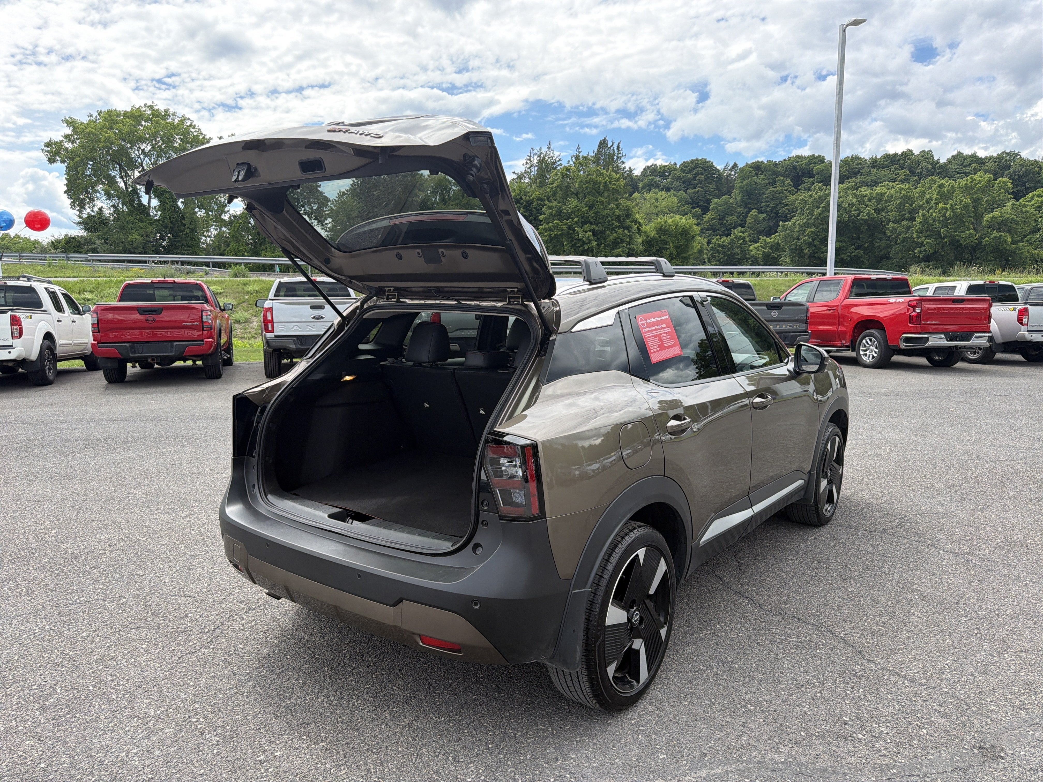 2025 Nissan Kicks SR