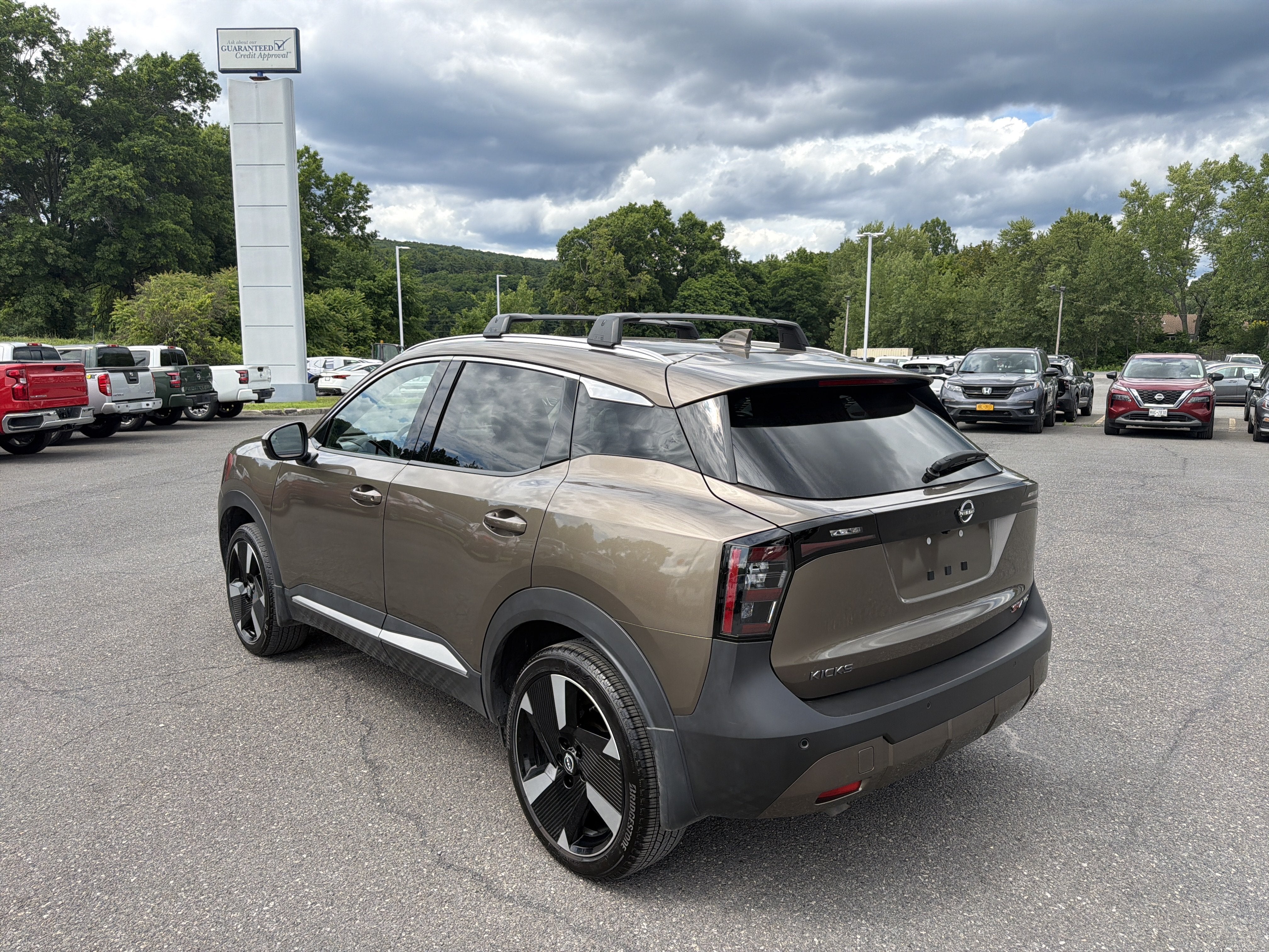 2025 Nissan Kicks SR