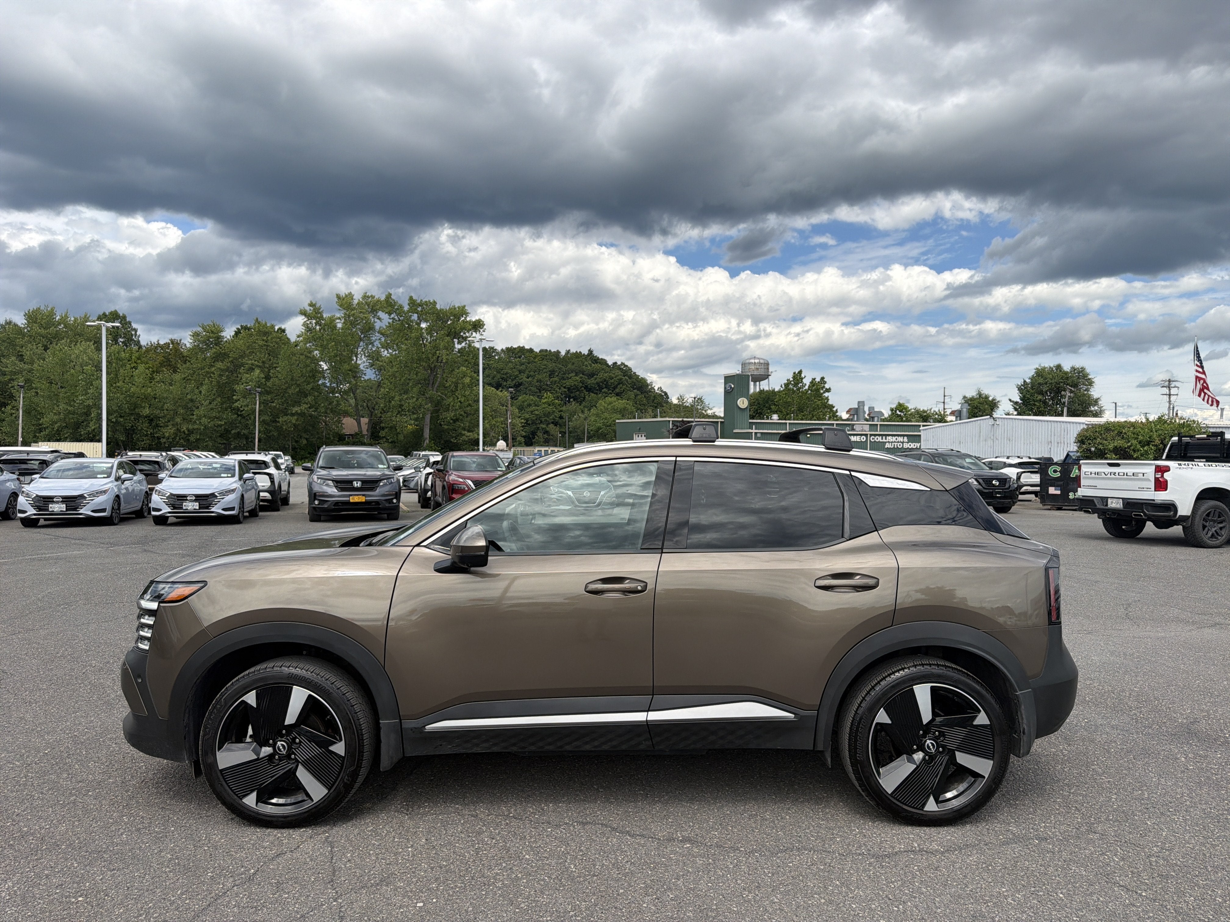 2025 Nissan Kicks SR