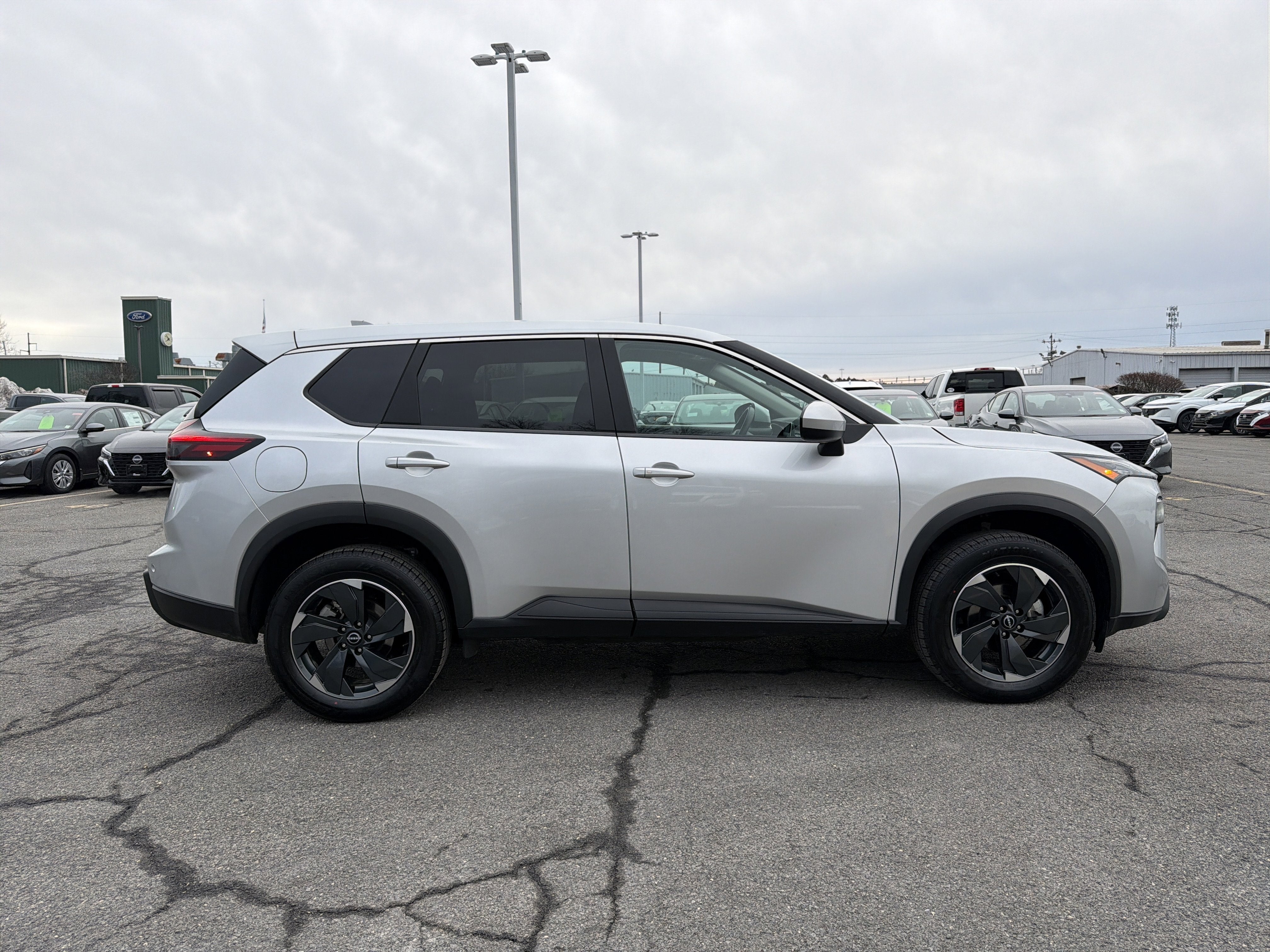 2024 Nissan Rogue SV