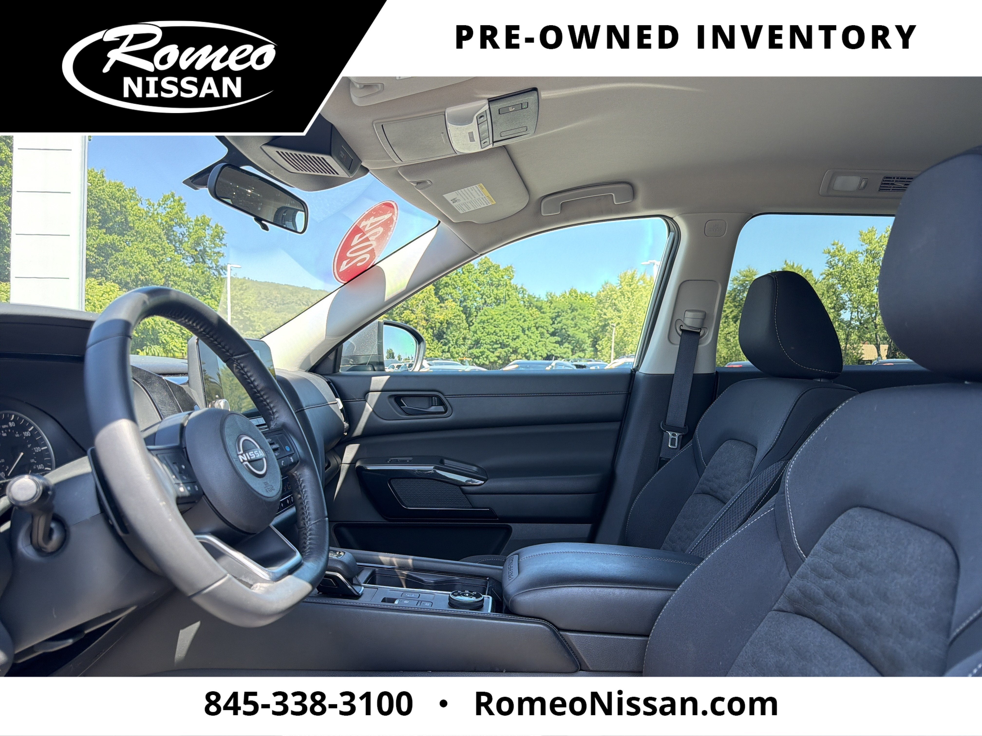 2024 Nissan Pathfinder SV