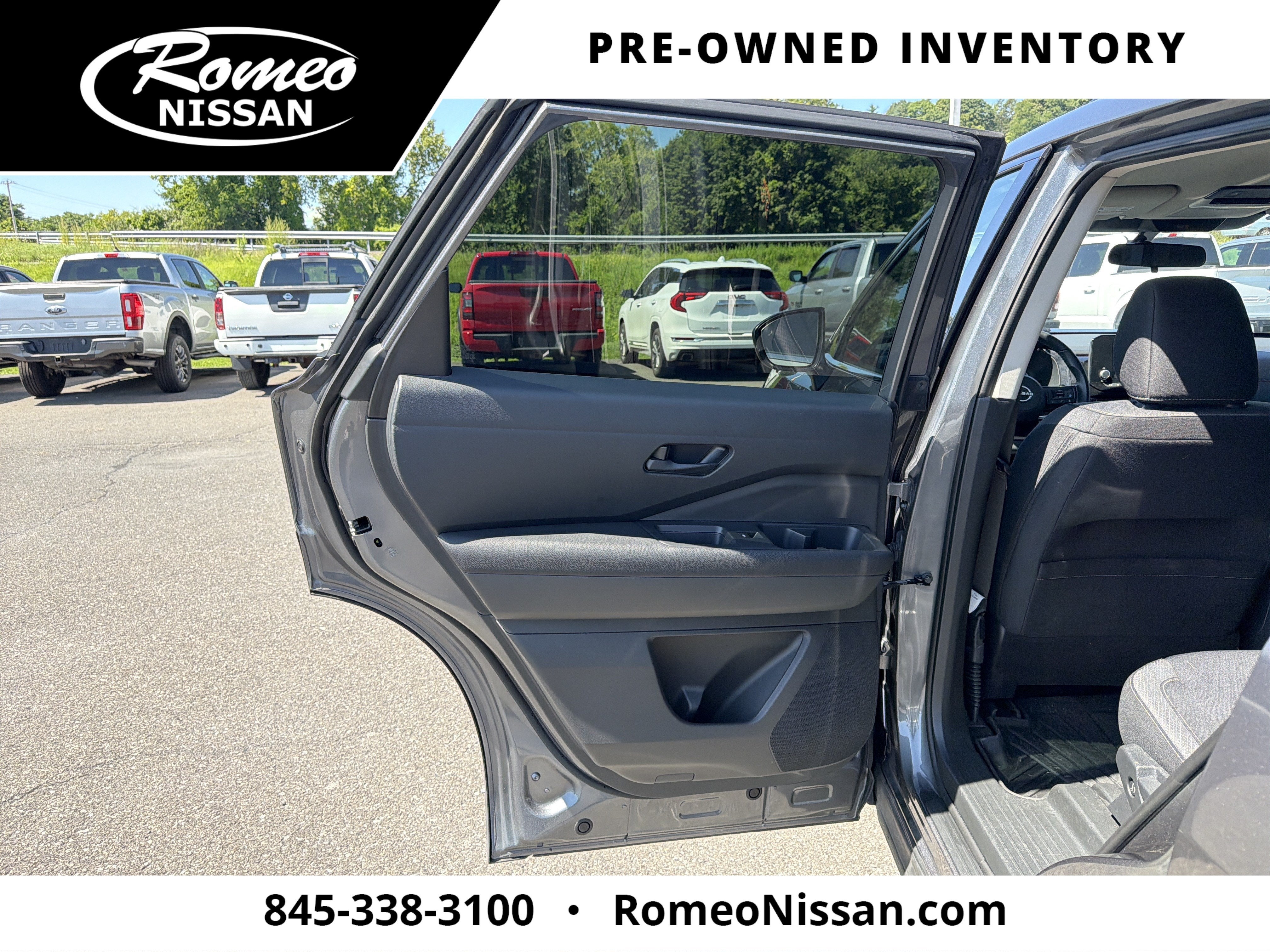 2024 Nissan Pathfinder SV
