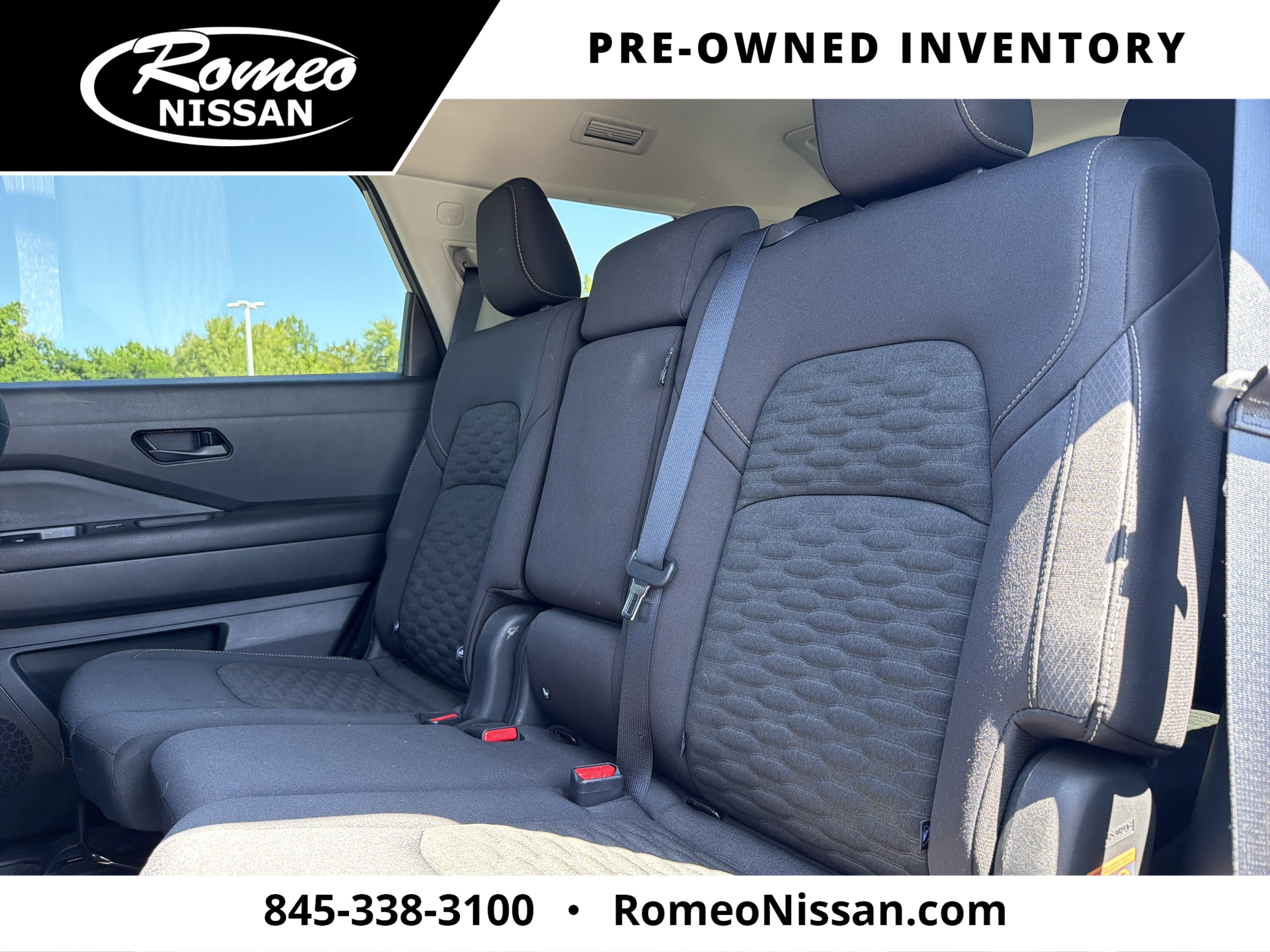 2024 Nissan Pathfinder SV