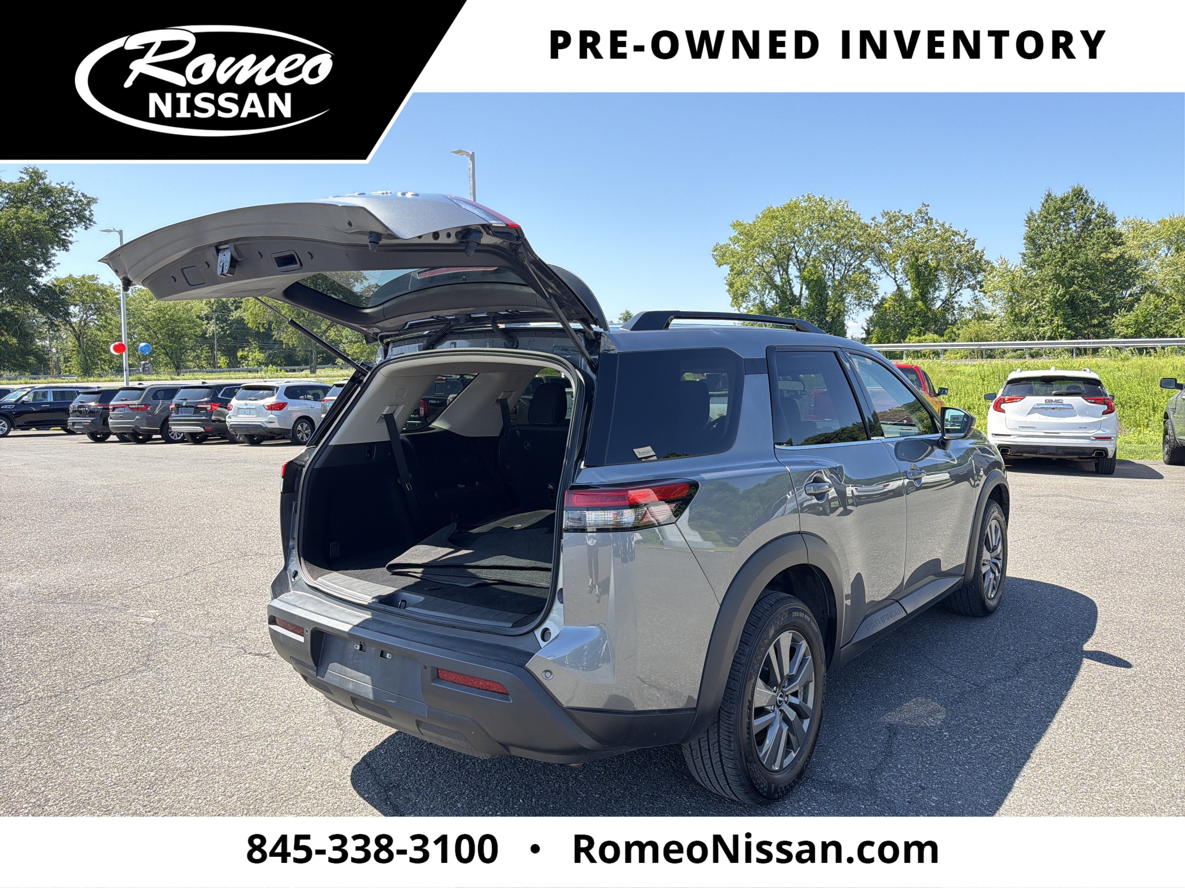 2024 Nissan Pathfinder SV