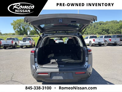 2024 Nissan Pathfinder SV