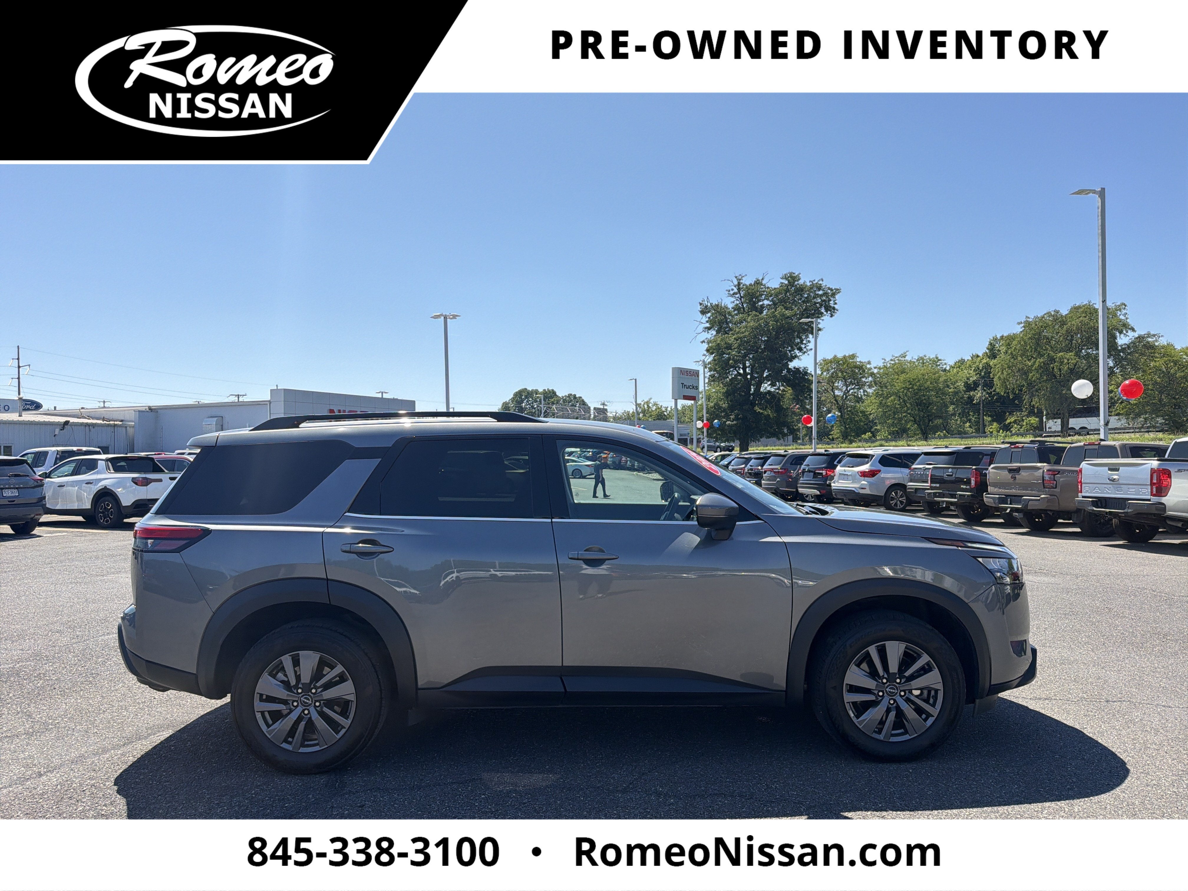 2024 Nissan Pathfinder SV