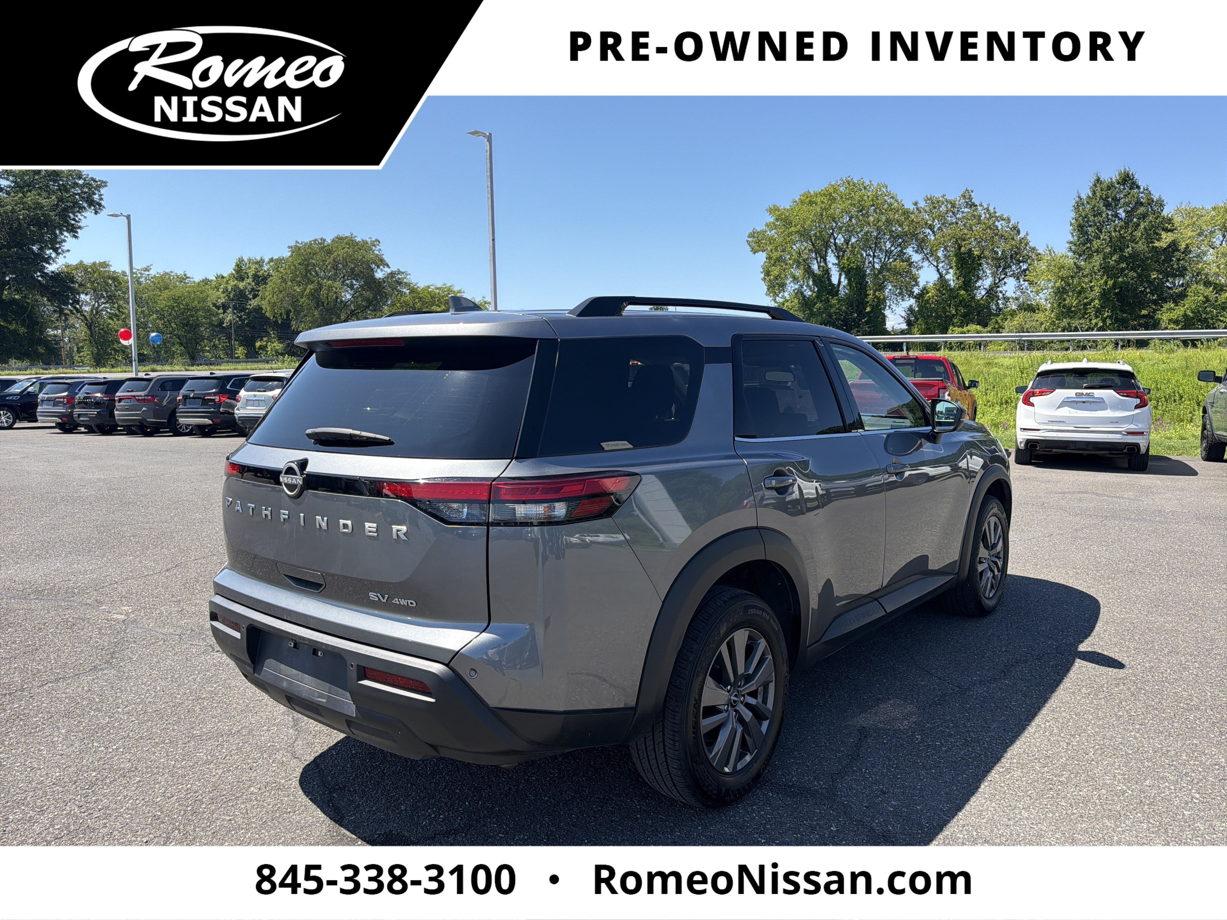 2024 Nissan Pathfinder SV