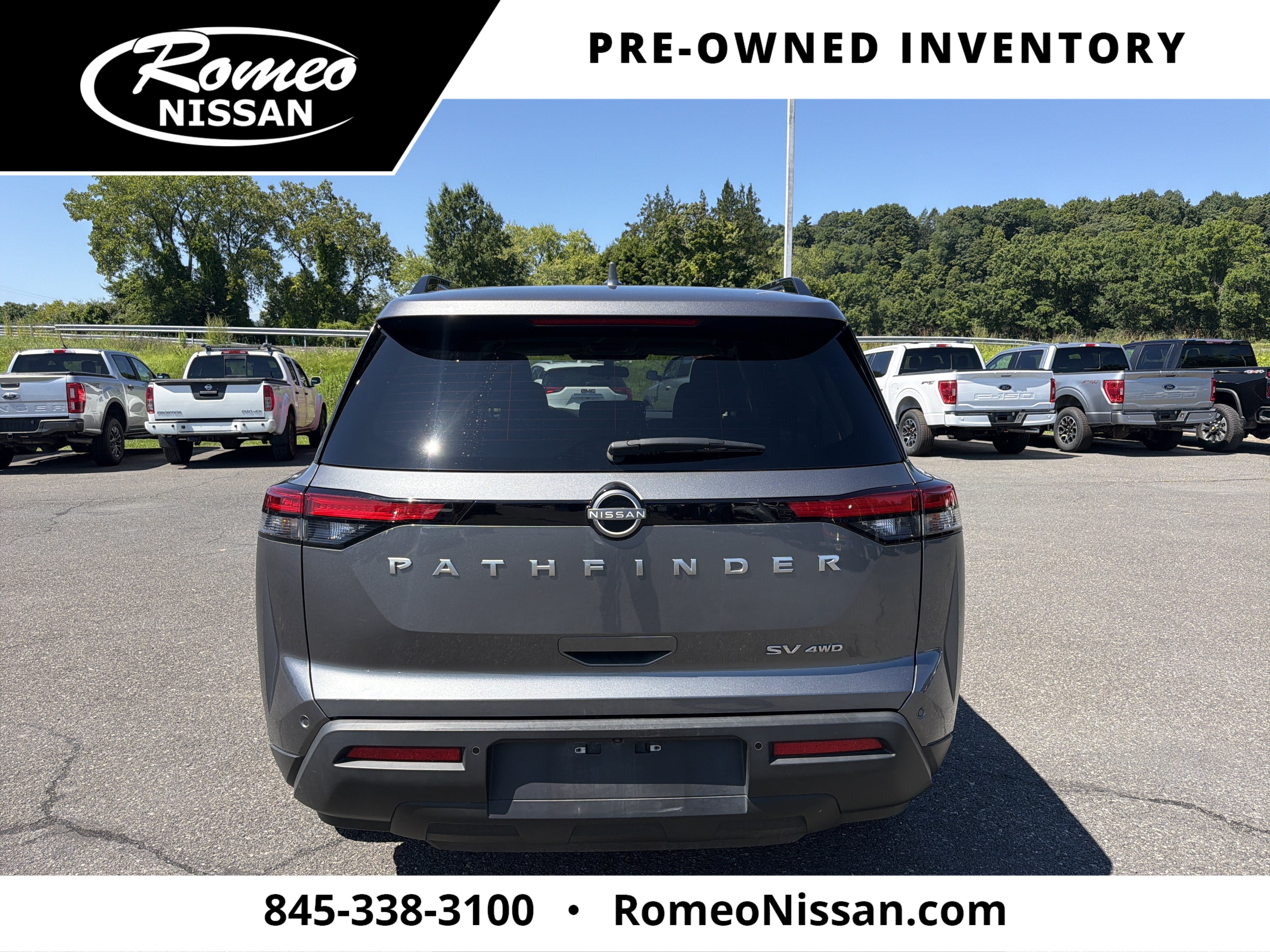 2024 Nissan Pathfinder SV