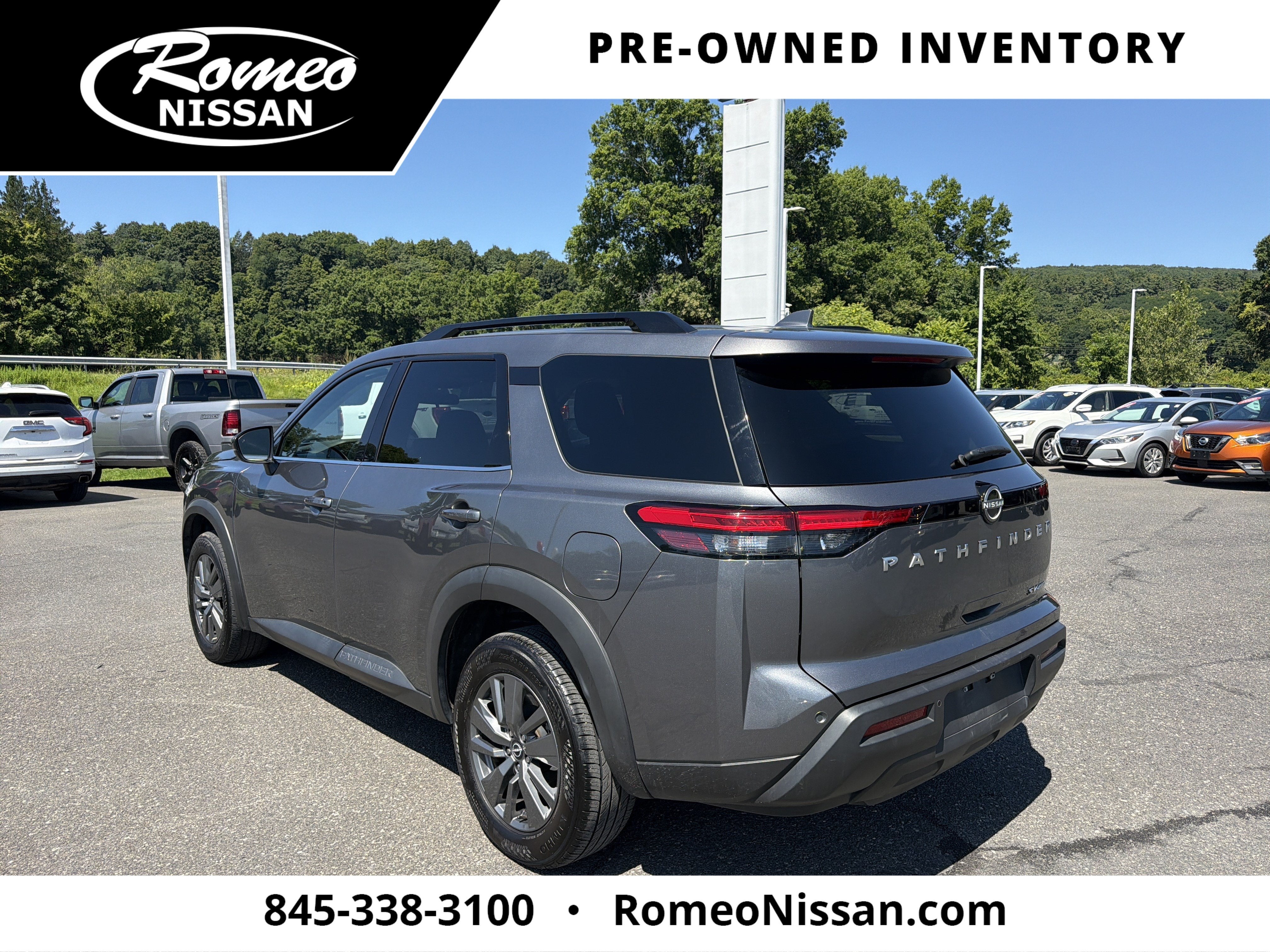2024 Nissan Pathfinder SV