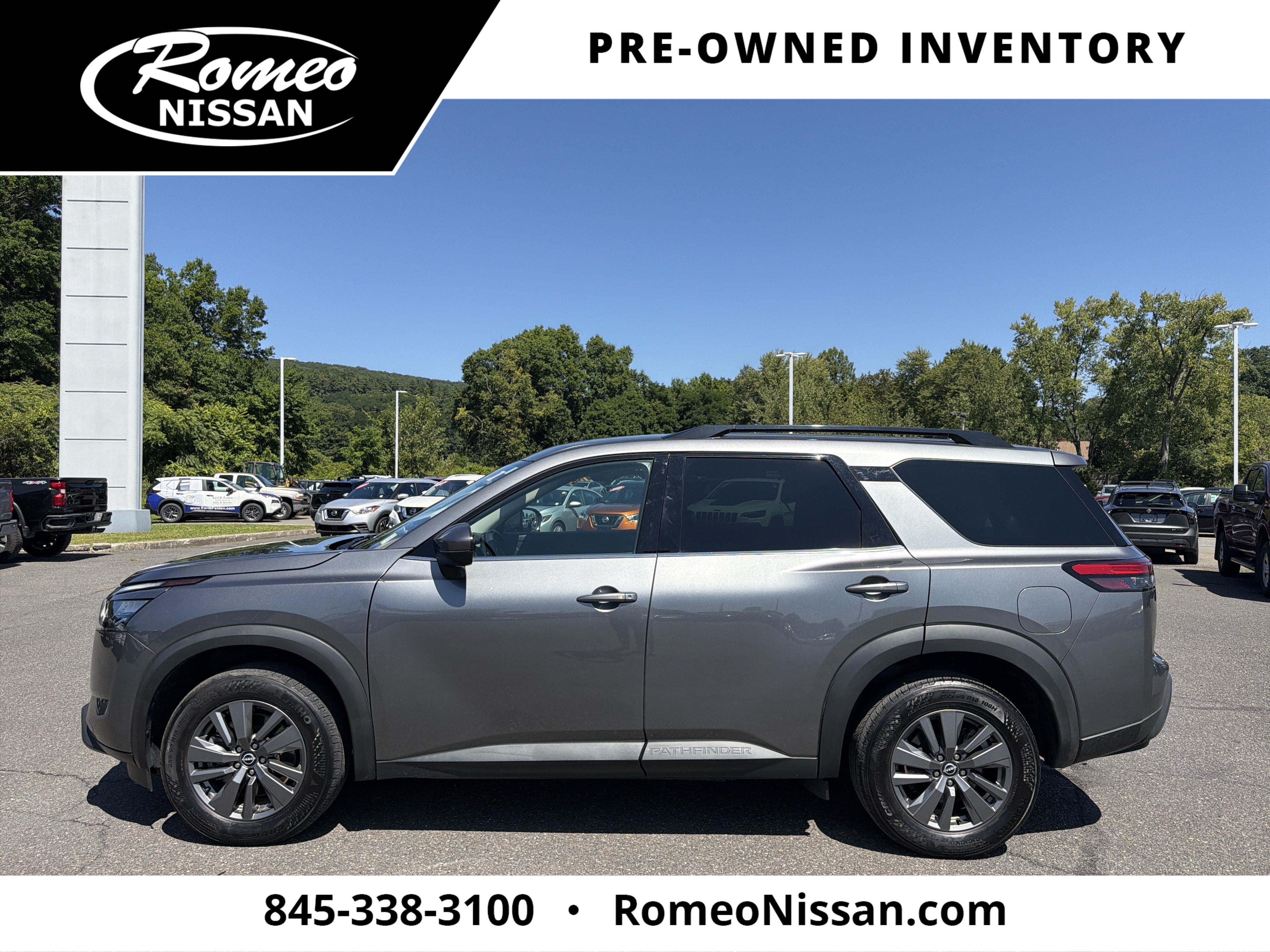 2024 Nissan Pathfinder SV