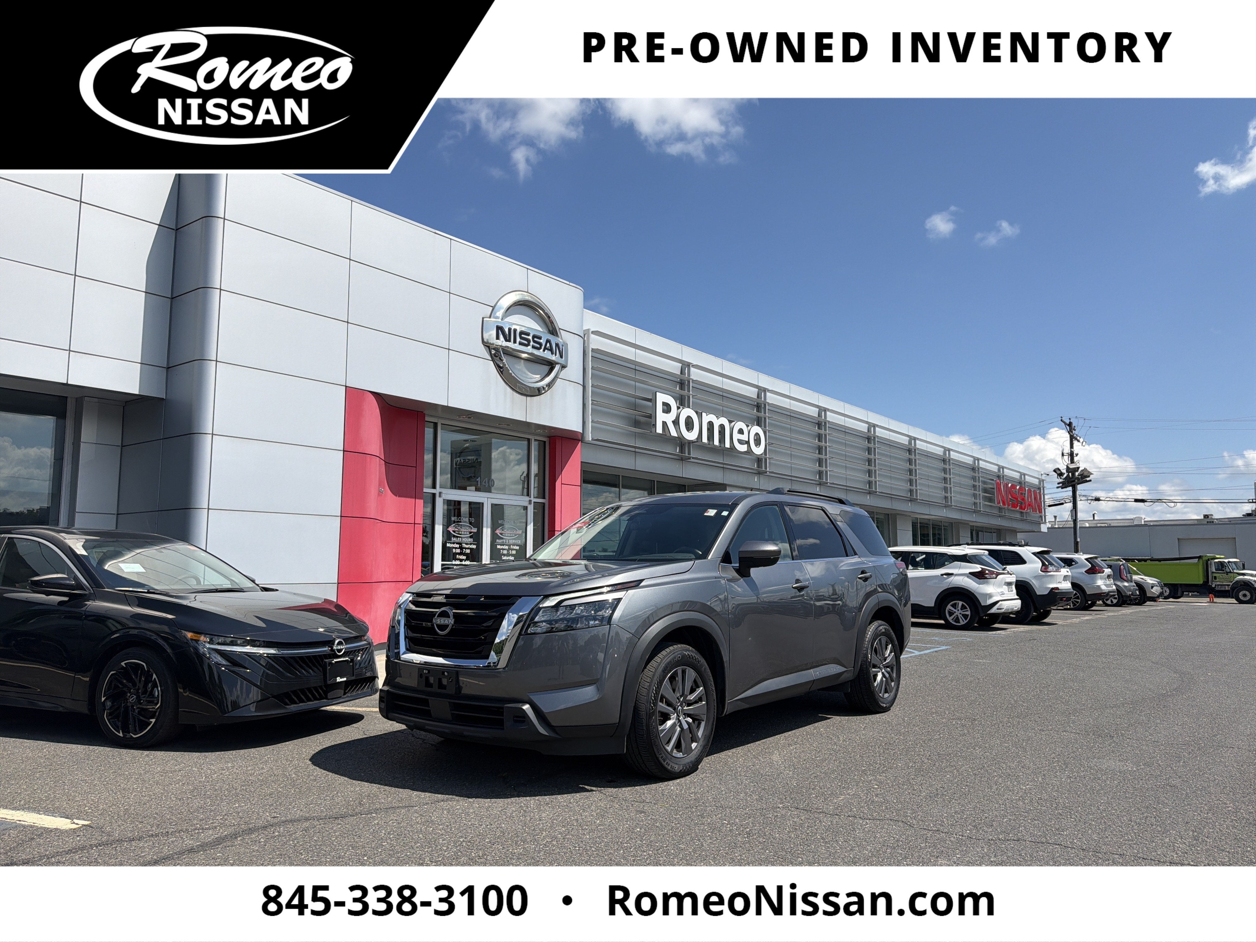 2024 Nissan Pathfinder SV