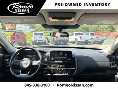 2024 Nissan Pathfinder SV