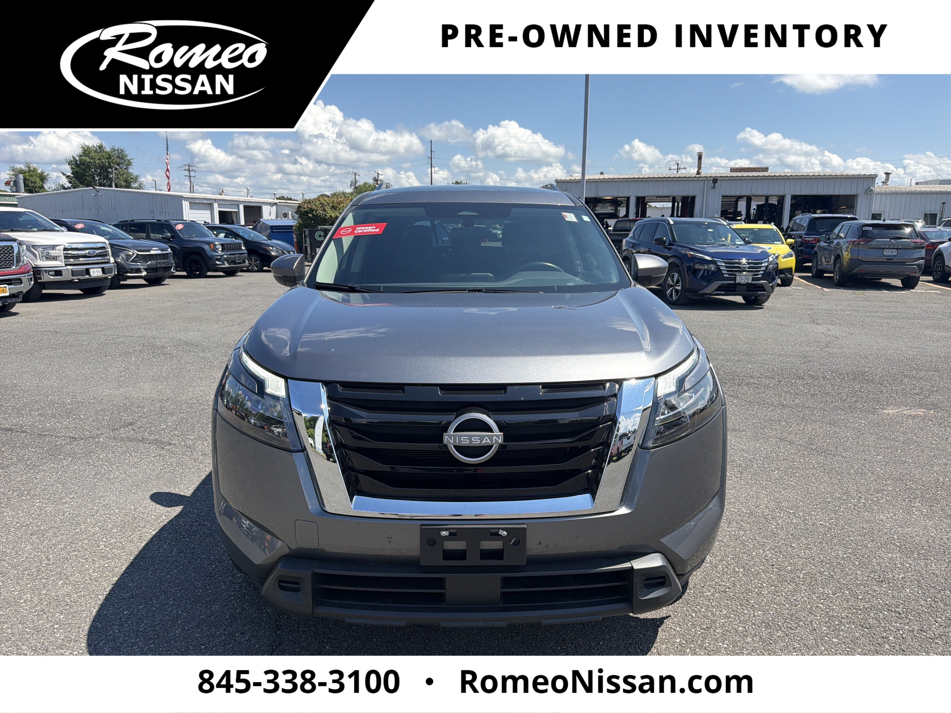 2024 Nissan Pathfinder SV