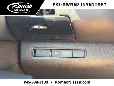 2024 Nissan Pathfinder SV