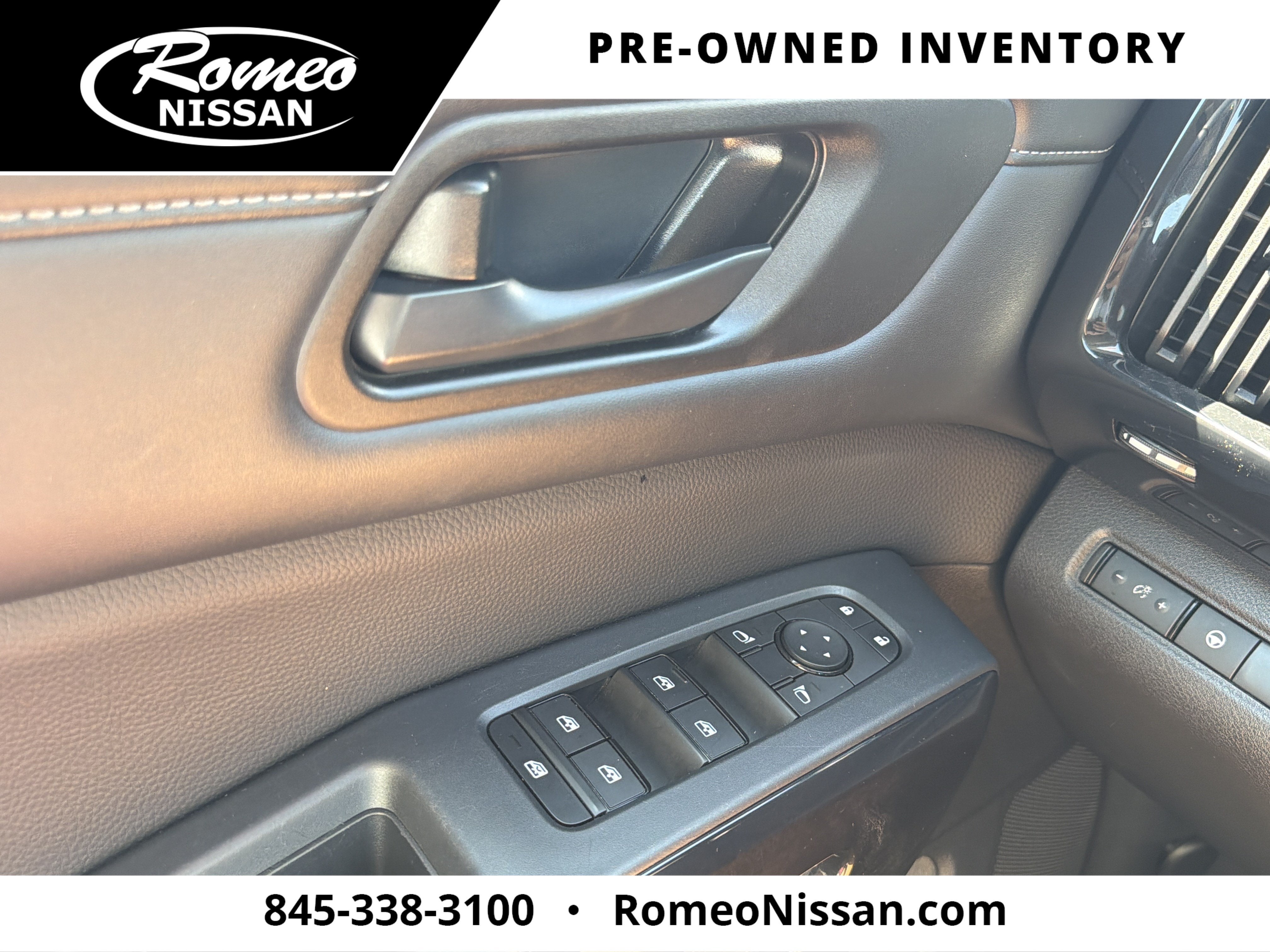 2024 Nissan Pathfinder SV