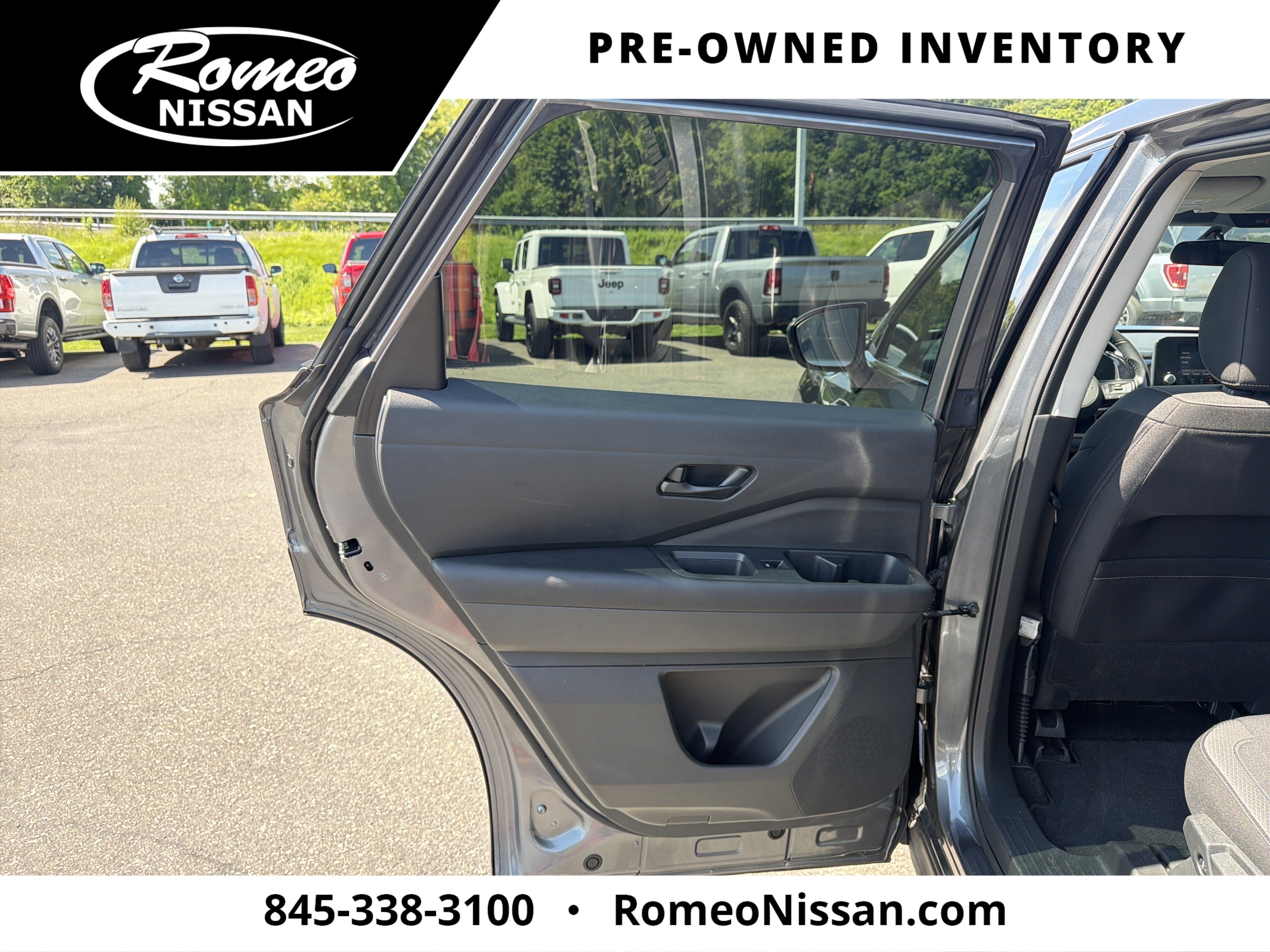 2024 Nissan Pathfinder SV
