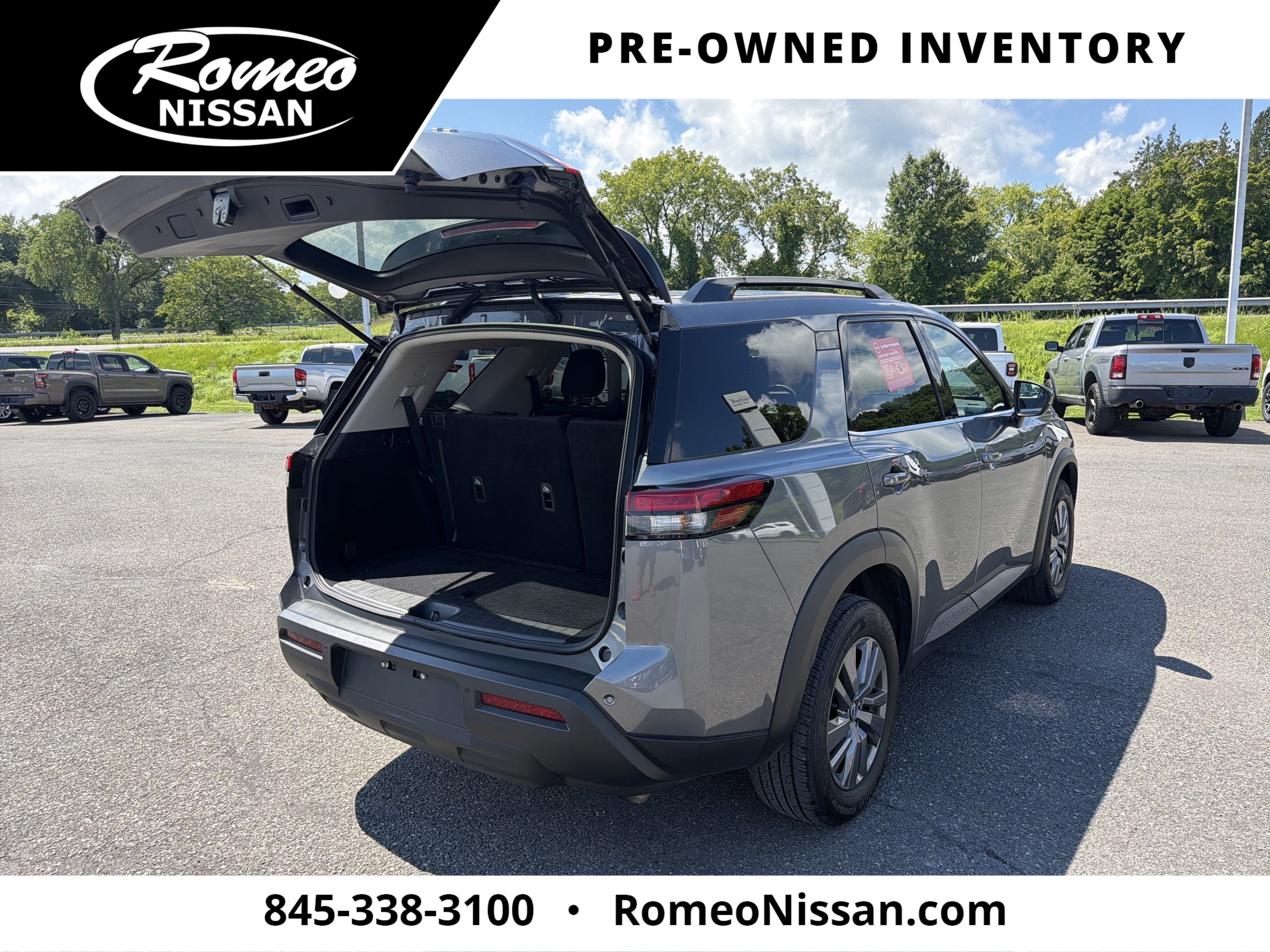 2024 Nissan Pathfinder SV