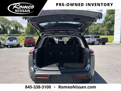 2024 Nissan Pathfinder SV