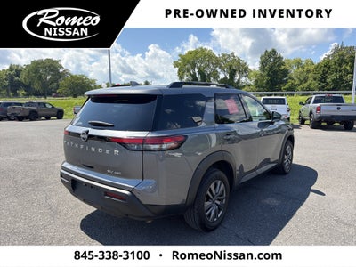 2024 Nissan Pathfinder SV