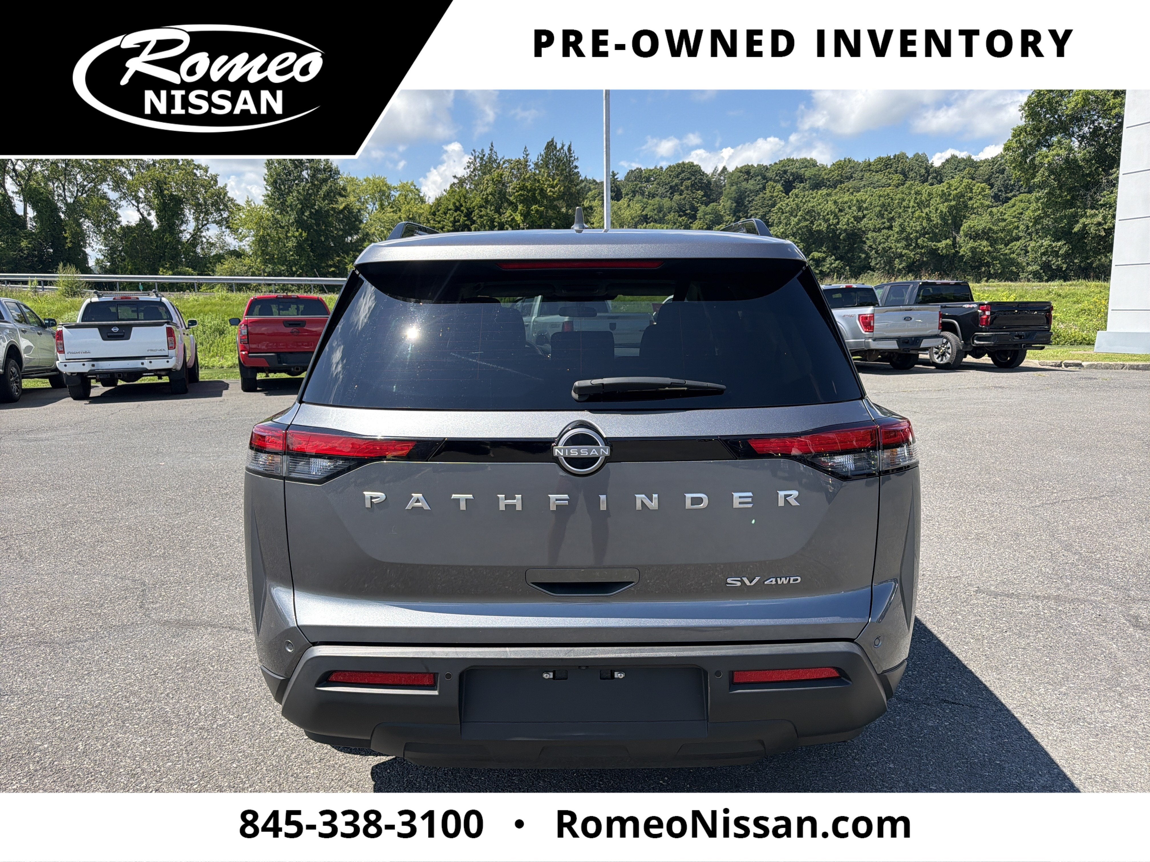 2024 Nissan Pathfinder SV