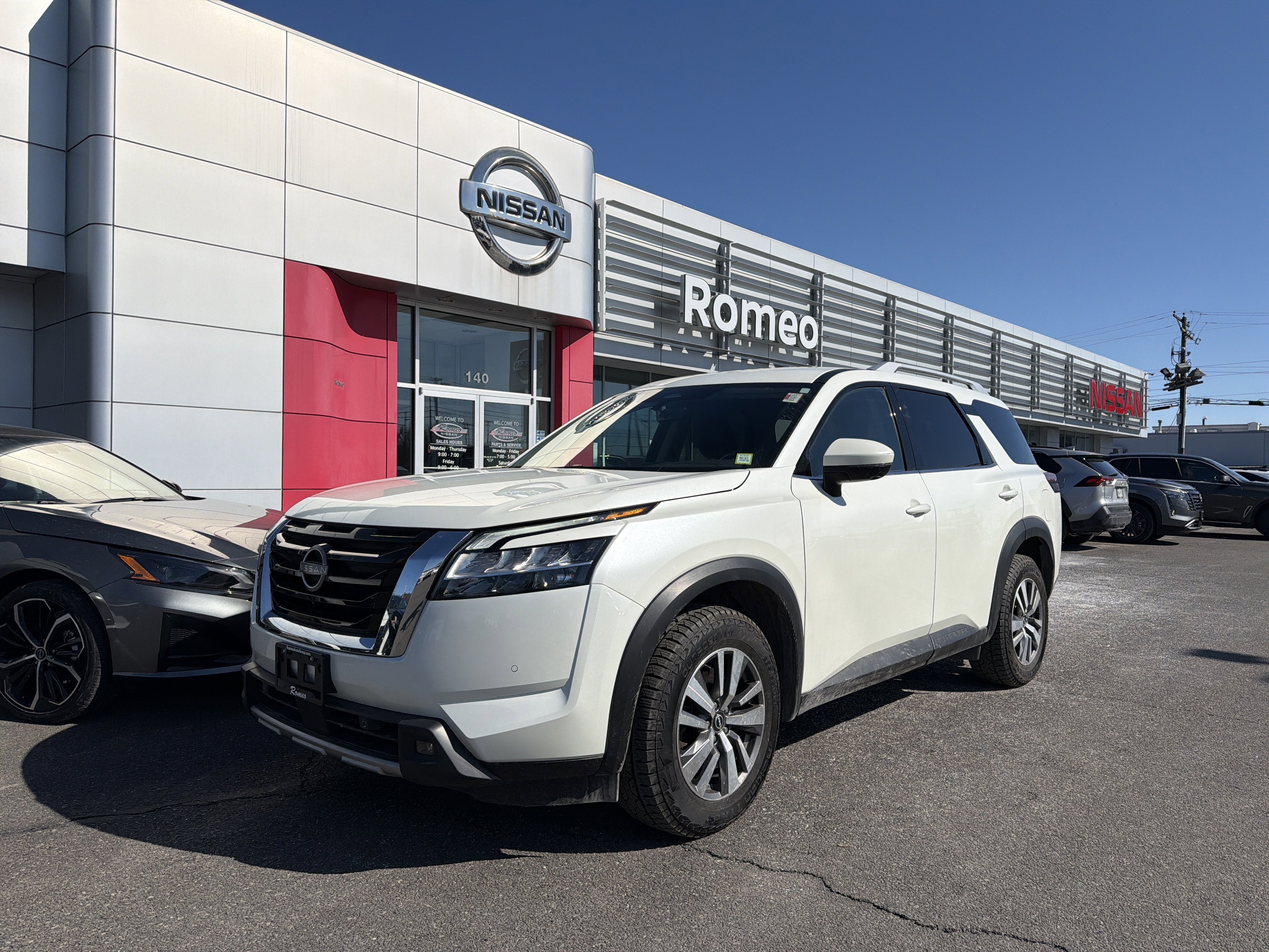 2023 Nissan Pathfinder SL