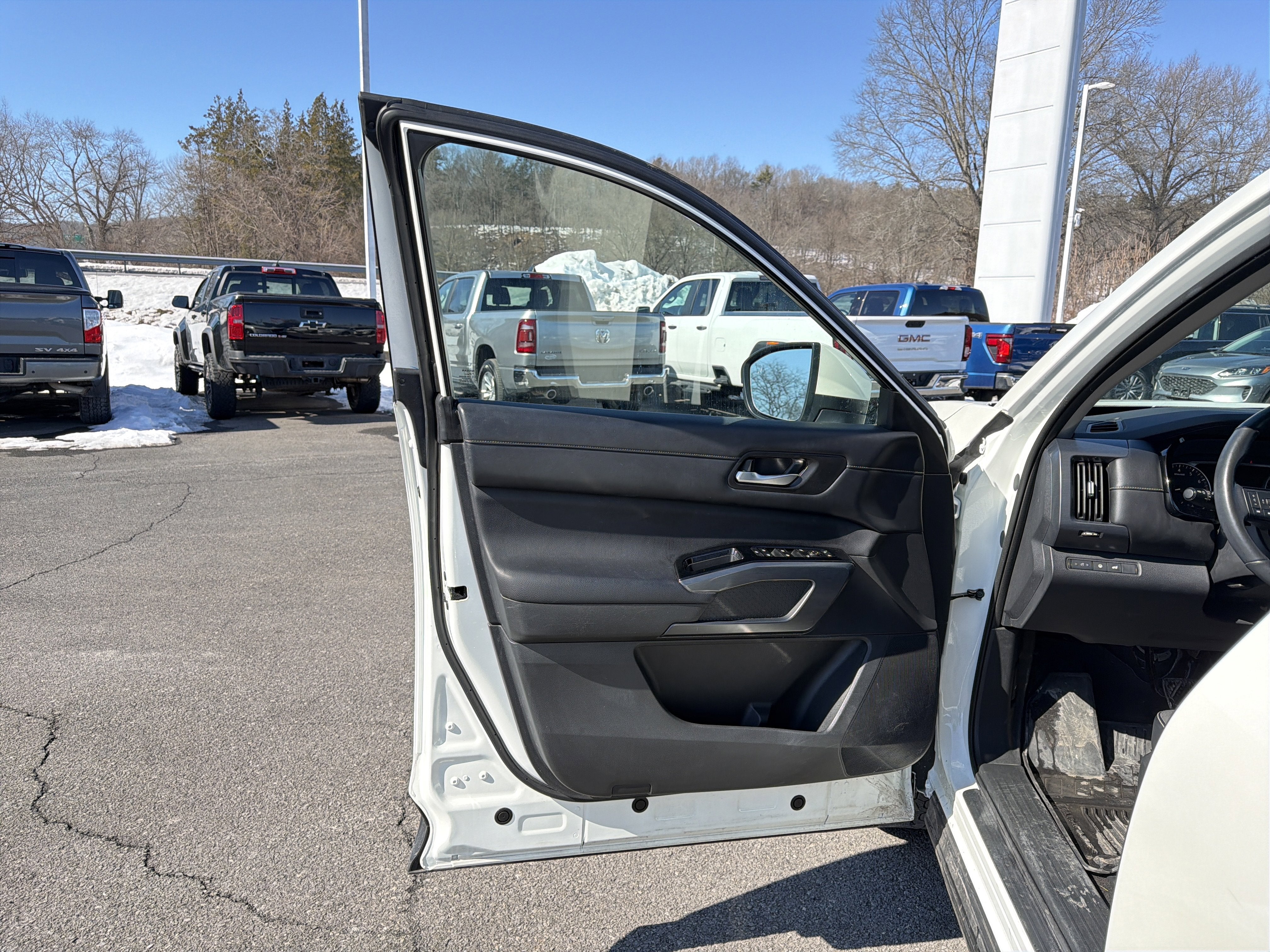 2023 Nissan Pathfinder SL