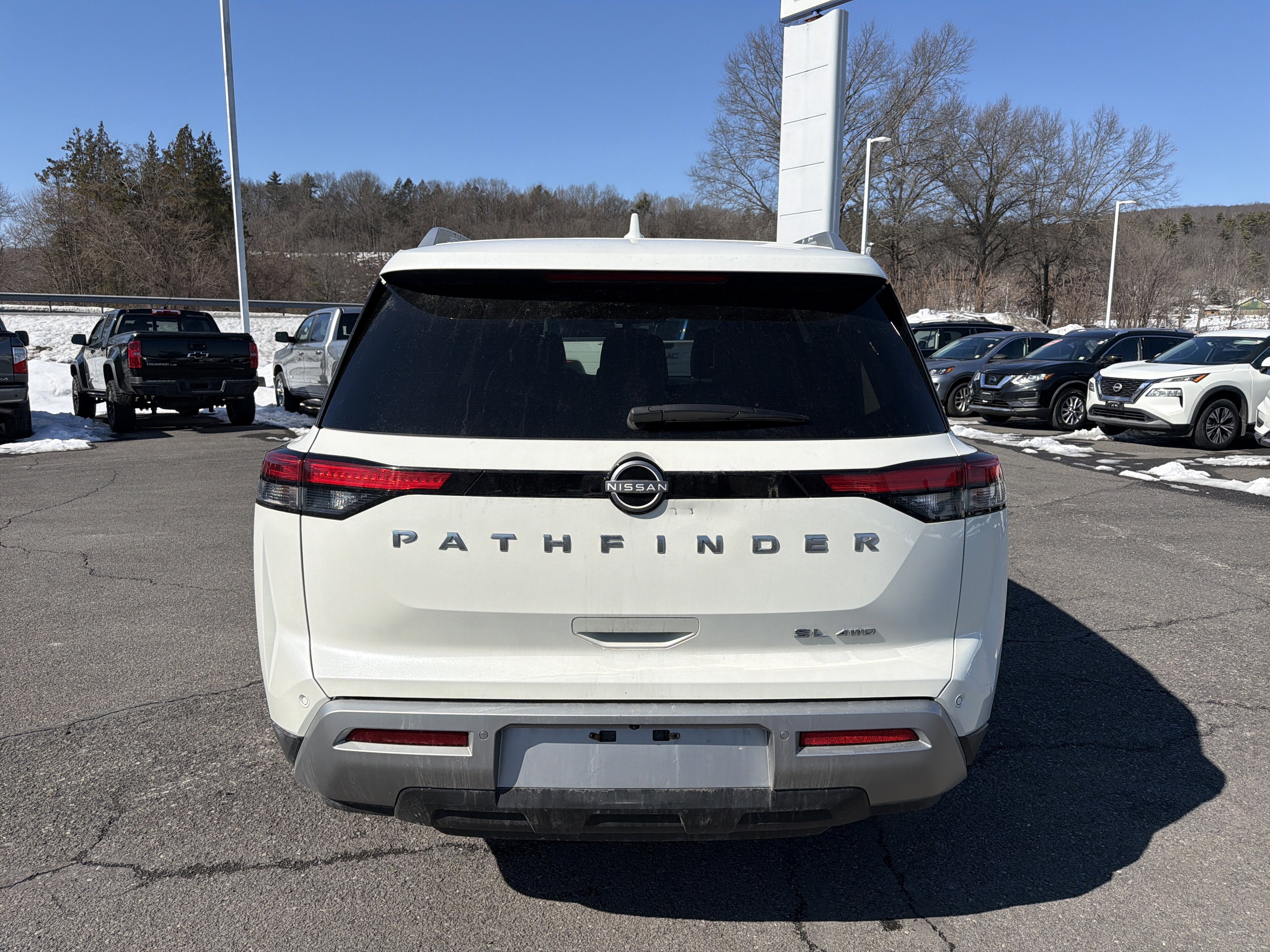 2023 Nissan Pathfinder SL