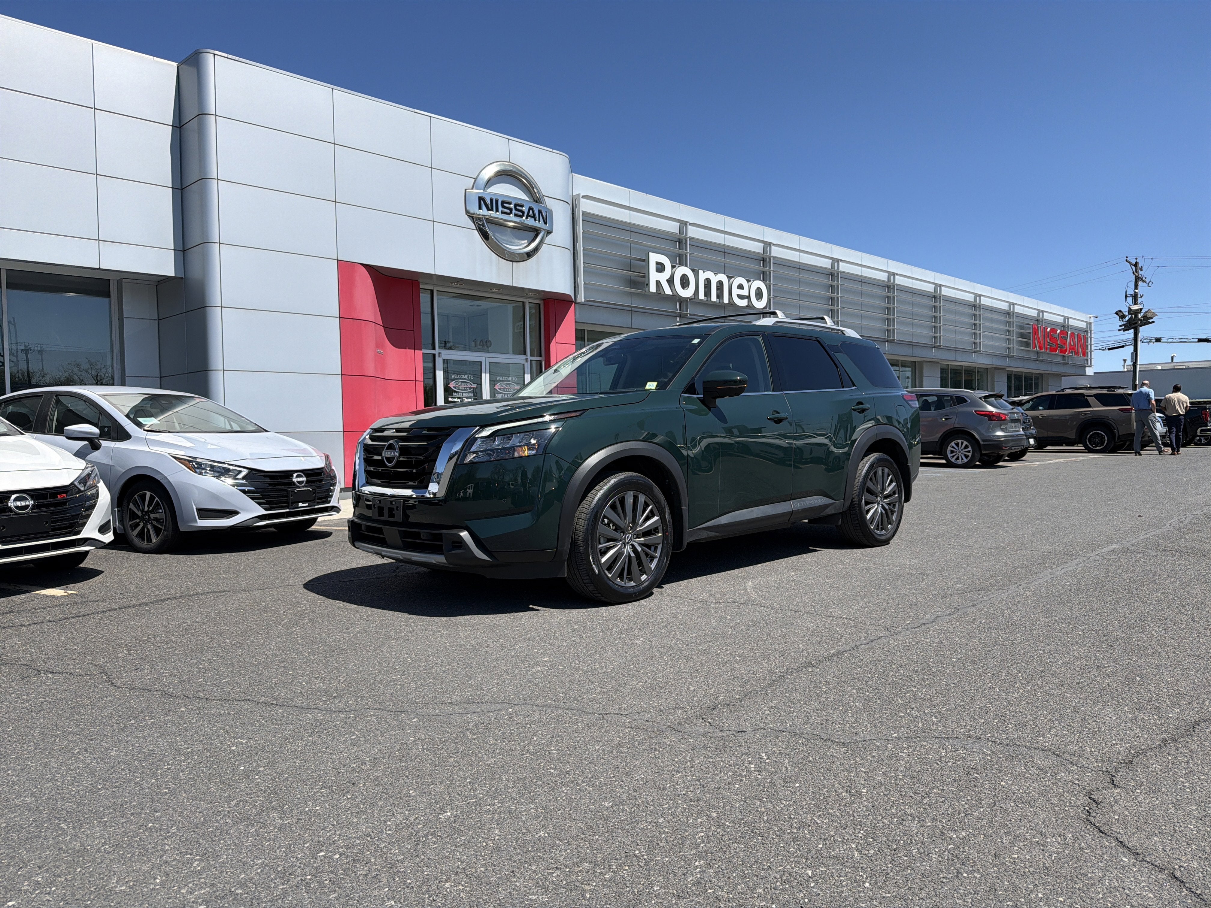 2025 Nissan Pathfinder SL