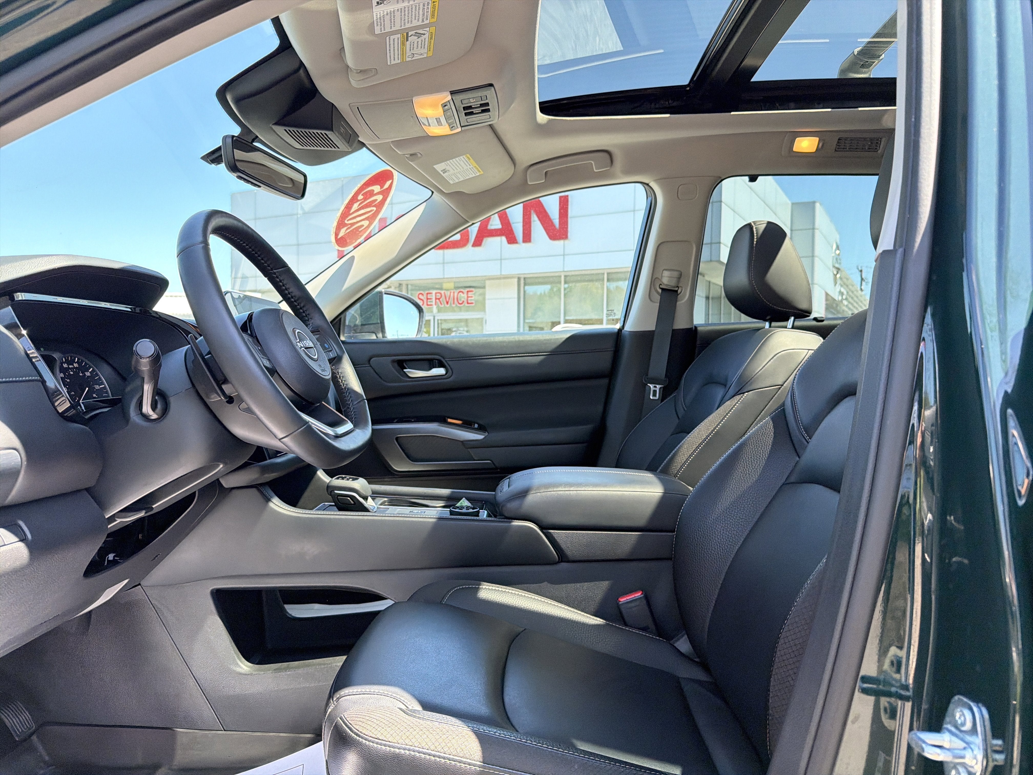 2025 Nissan Pathfinder SL