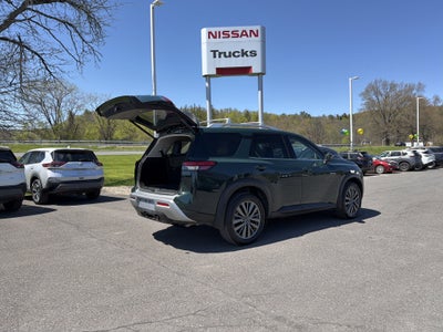 2025 Nissan Pathfinder SL