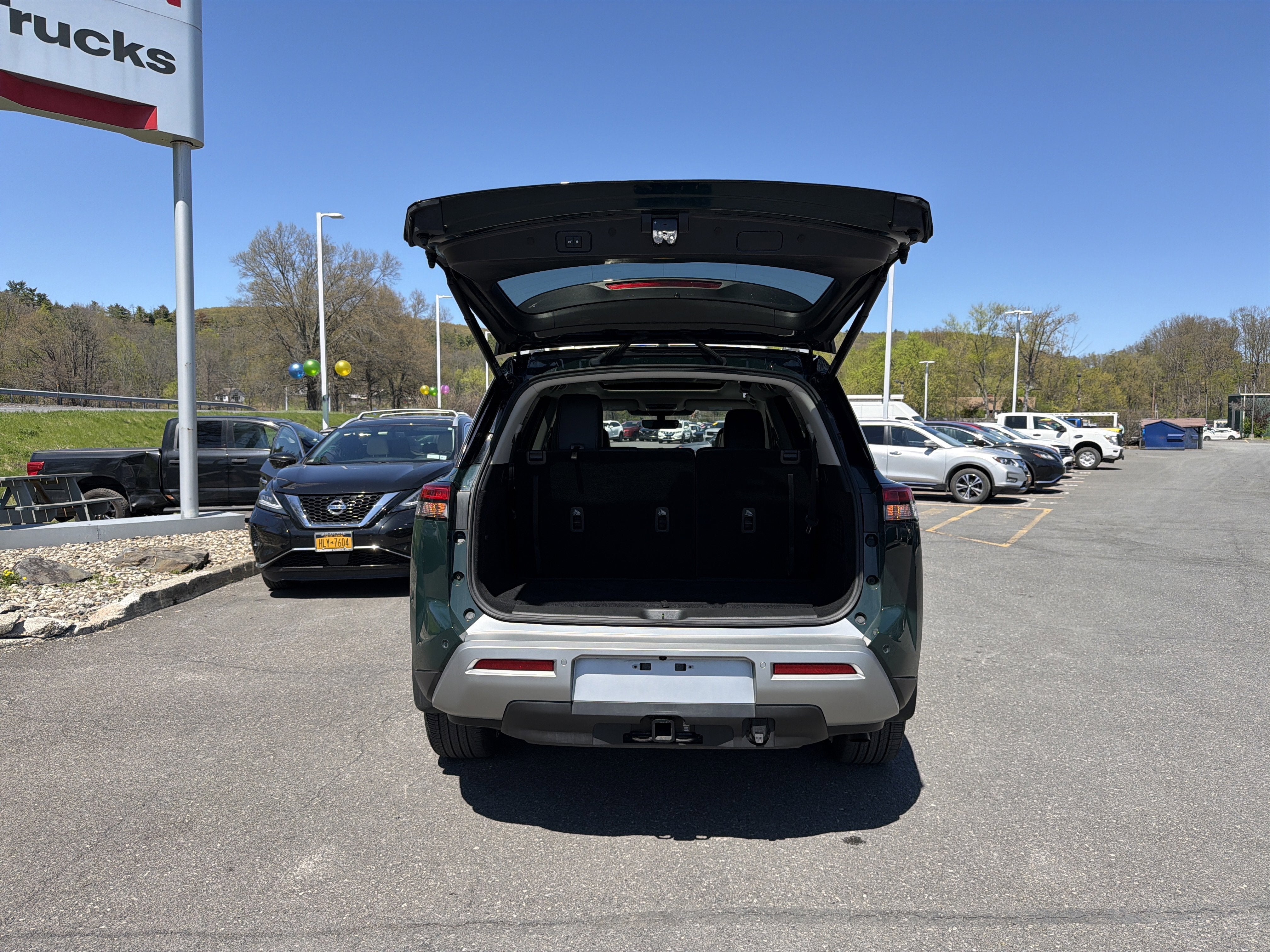 2025 Nissan Pathfinder SL