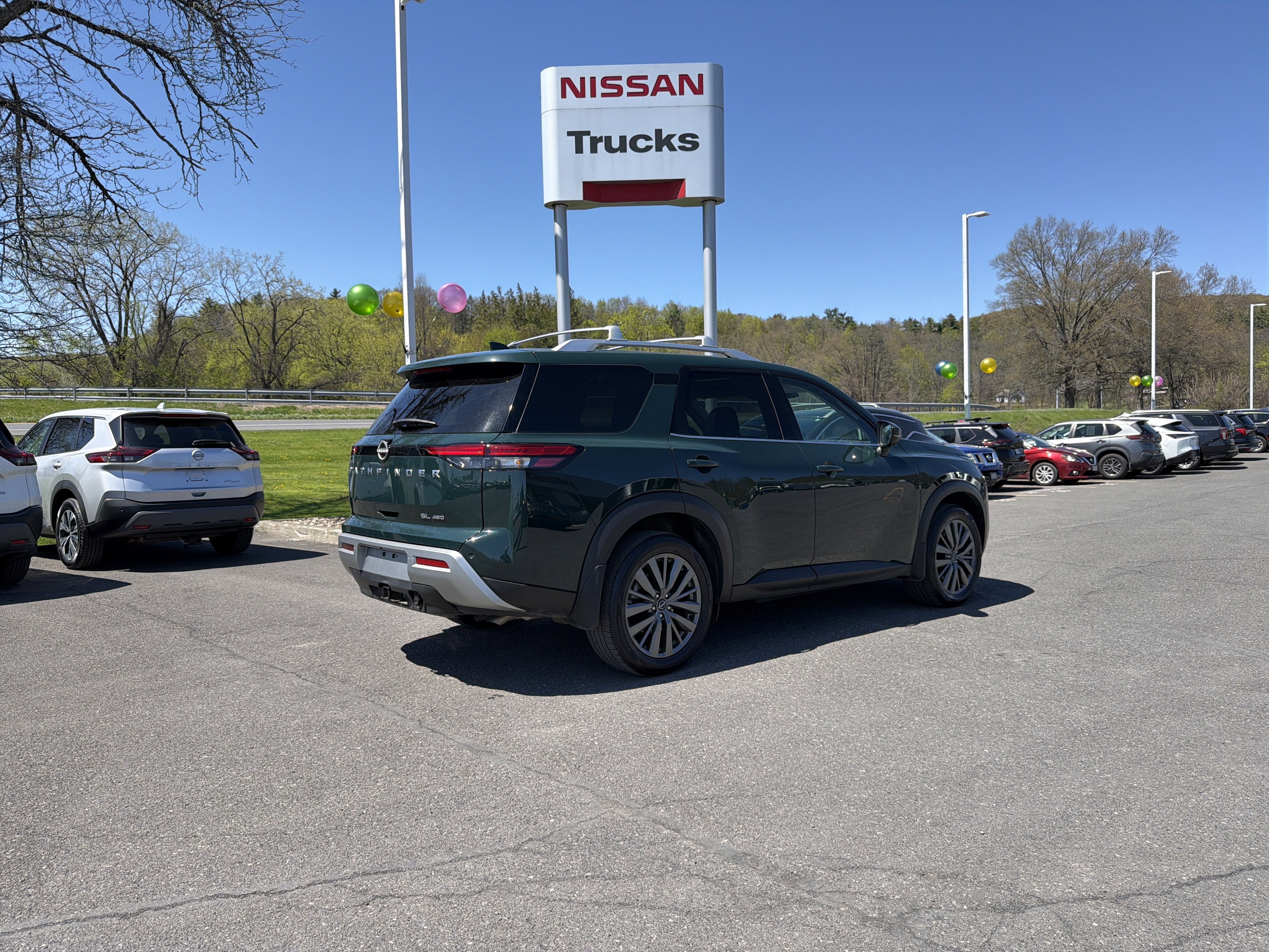 2025 Nissan Pathfinder SL