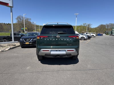 2025 Nissan Pathfinder SL