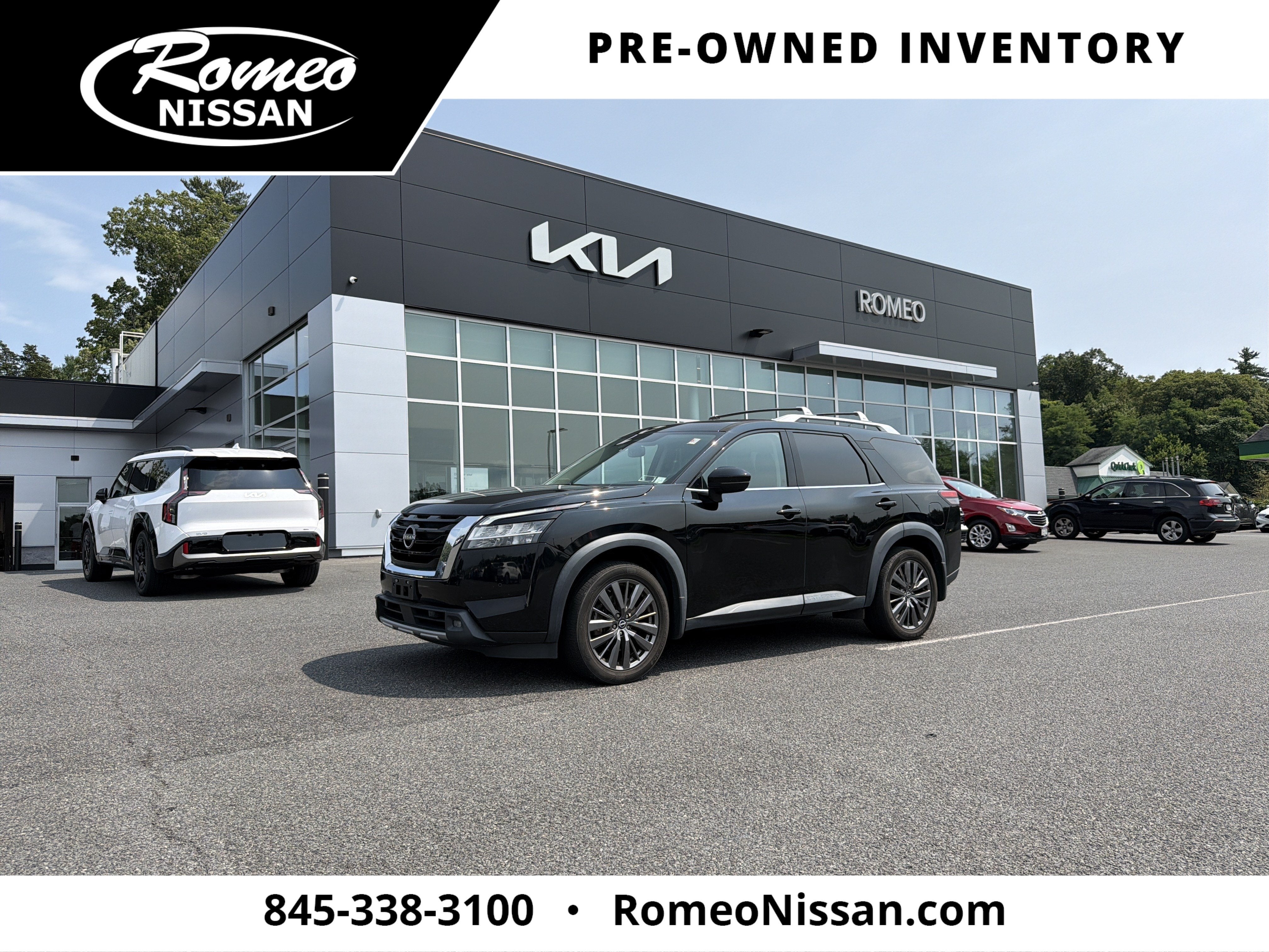 2022 Nissan Pathfinder SL