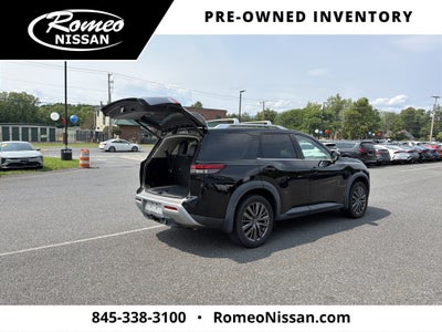 2022 Nissan Pathfinder SL