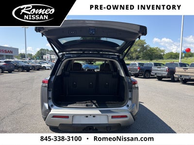 2023 Nissan Pathfinder Platinum