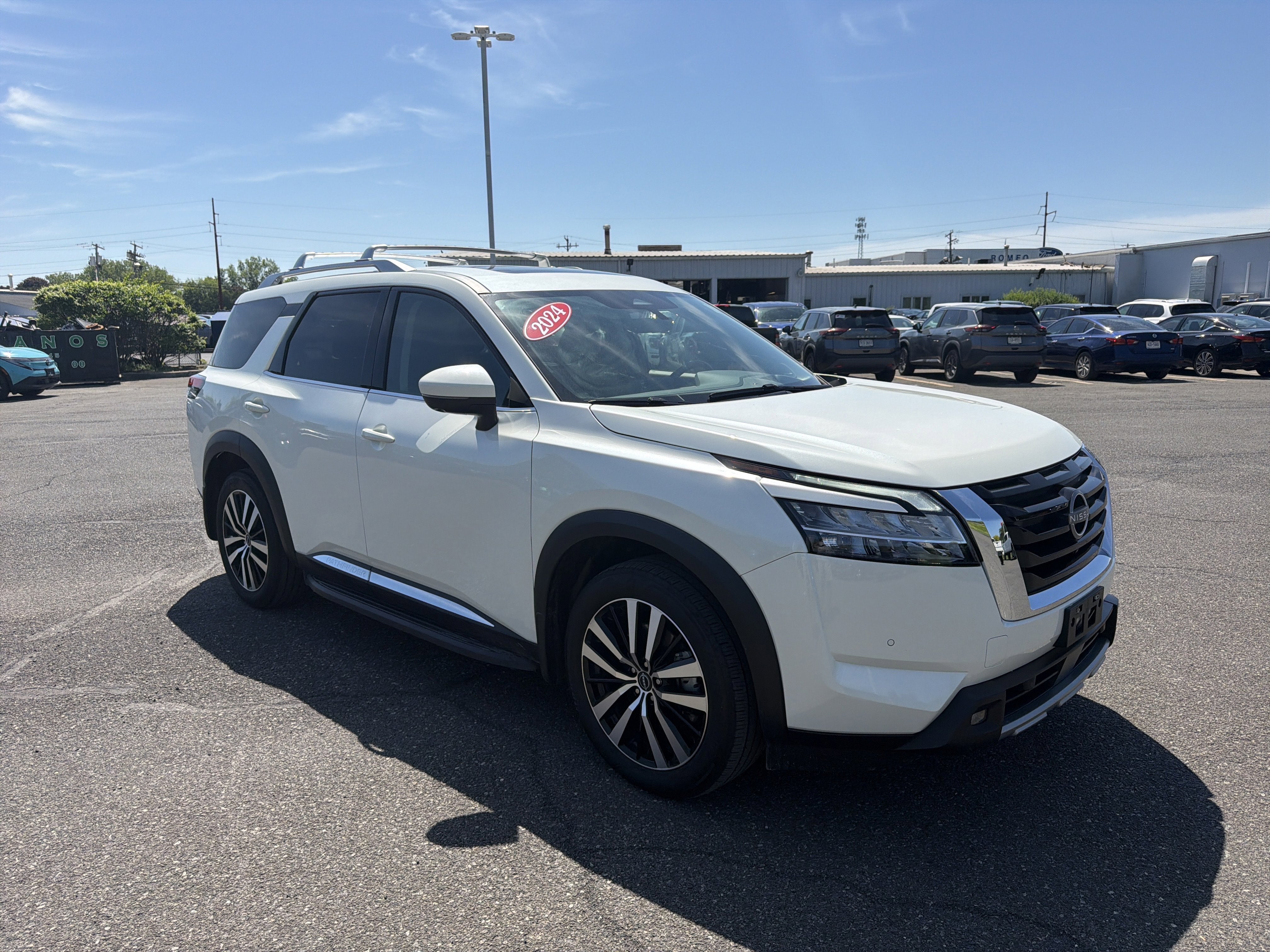 2024 Nissan Pathfinder Platinum