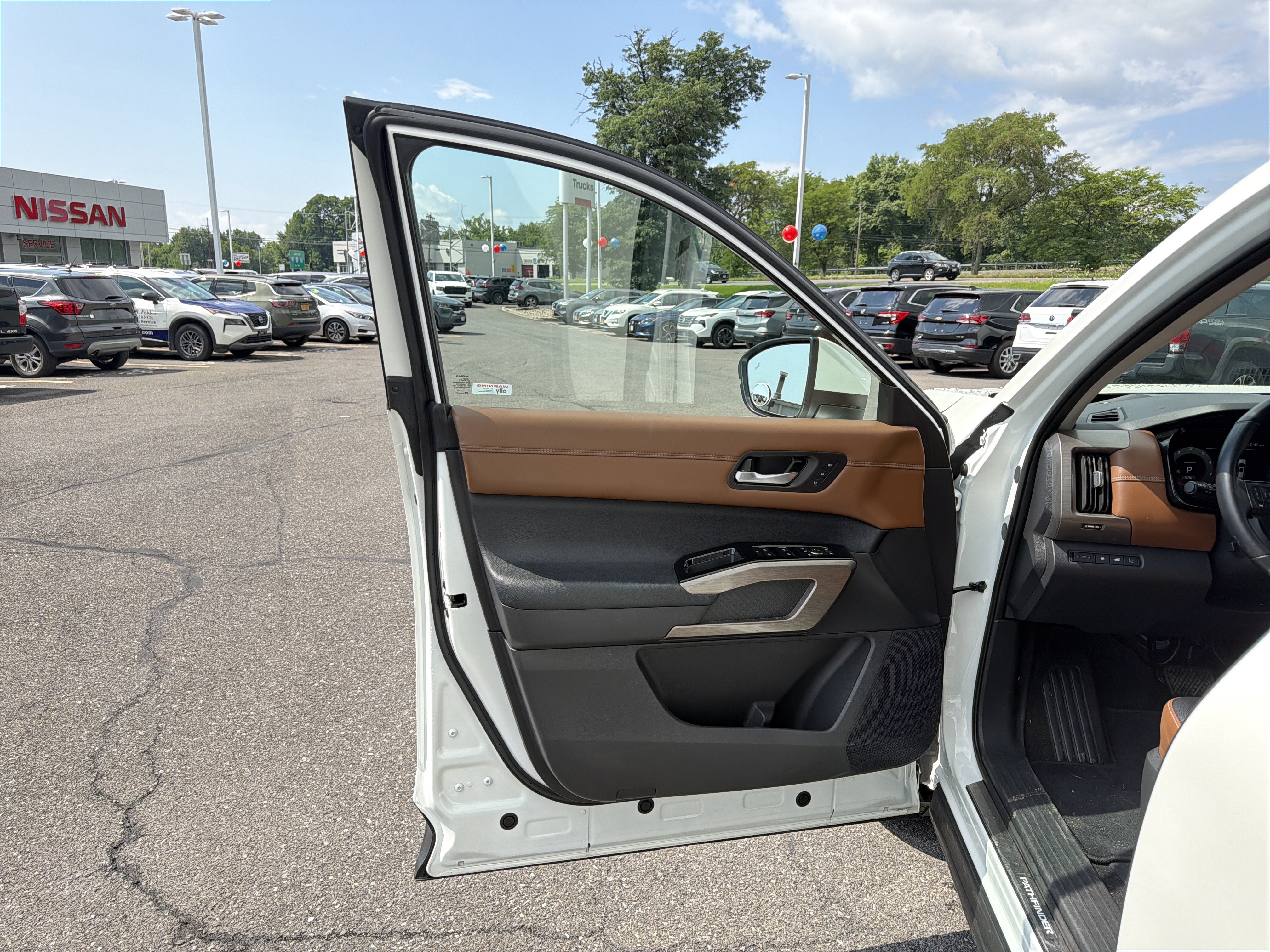 2023 Nissan Pathfinder Platinum