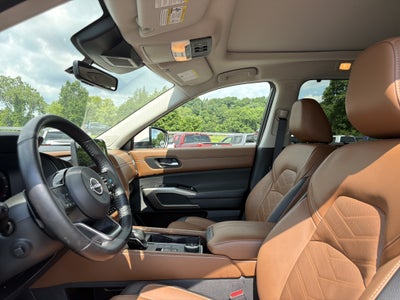 2023 Nissan Pathfinder Platinum
