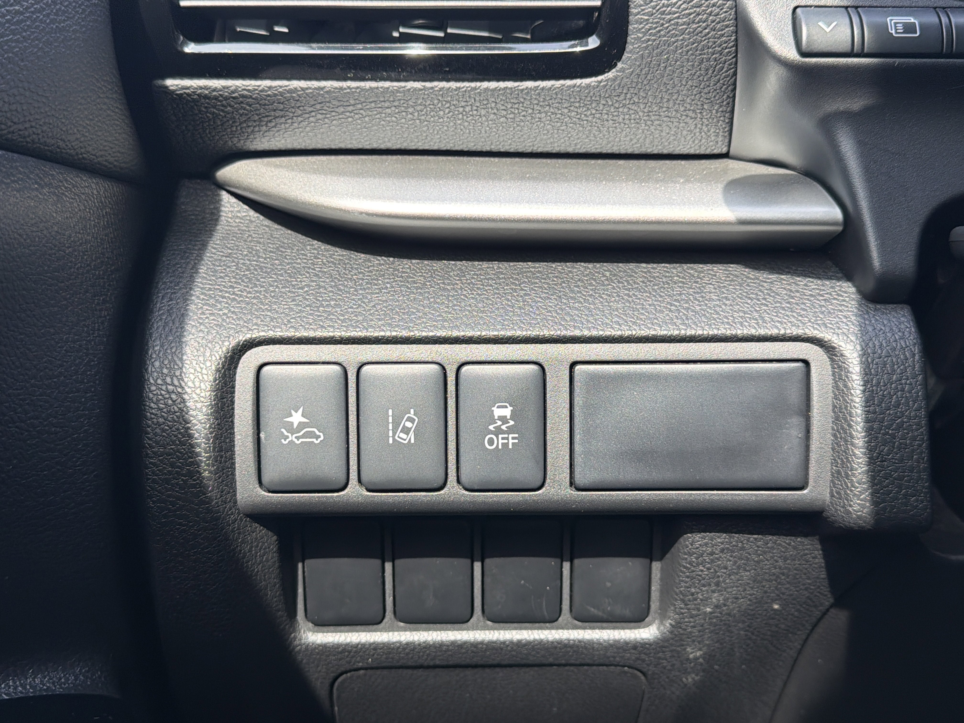 2025 Mitsubishi Eclipse Cross LE