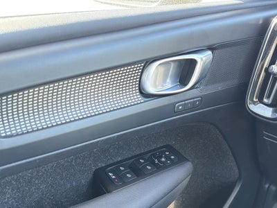 2021 Volvo XC40 R-Design