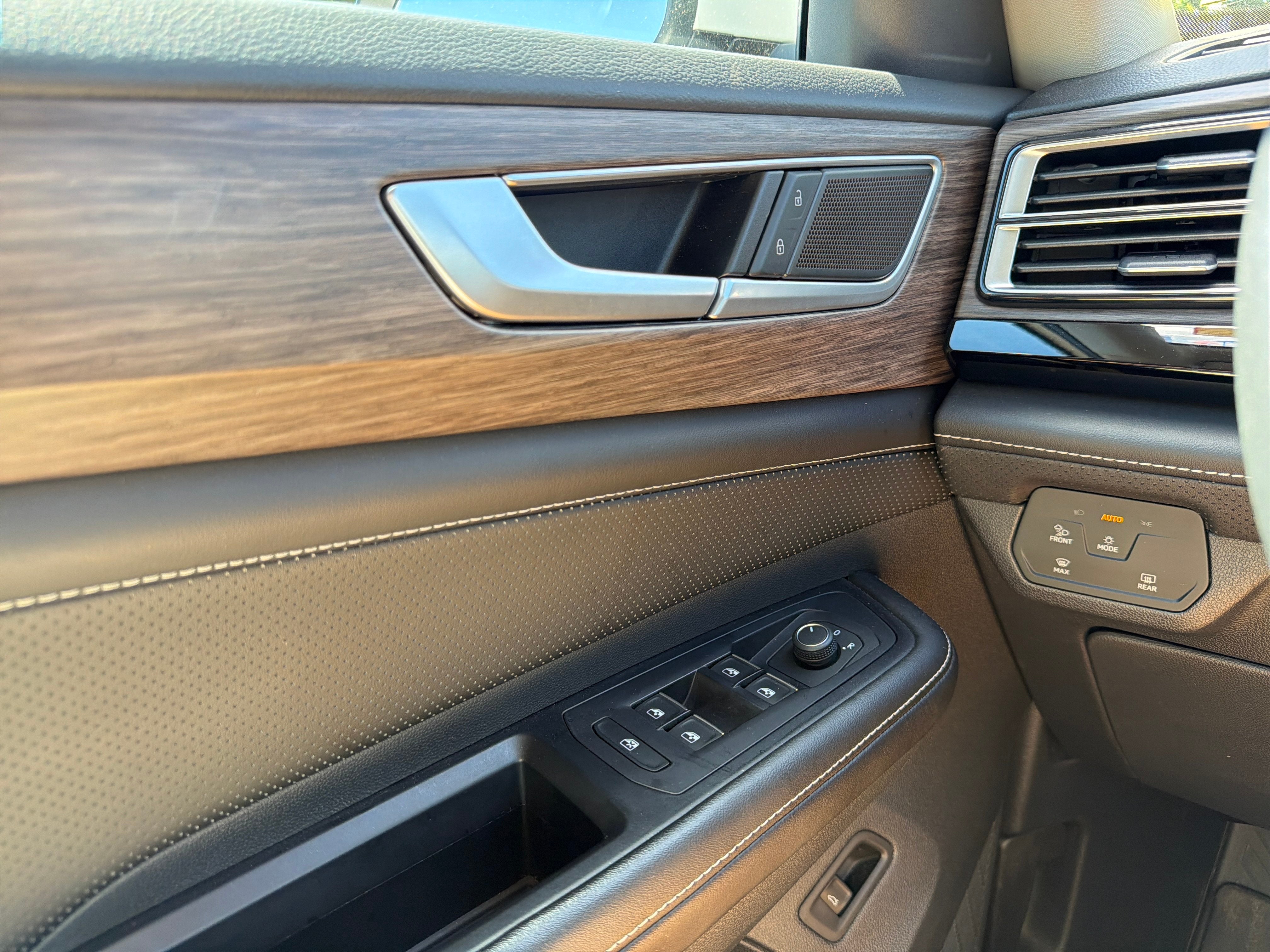 2024 Volkswagen Atlas 2.0T SEL